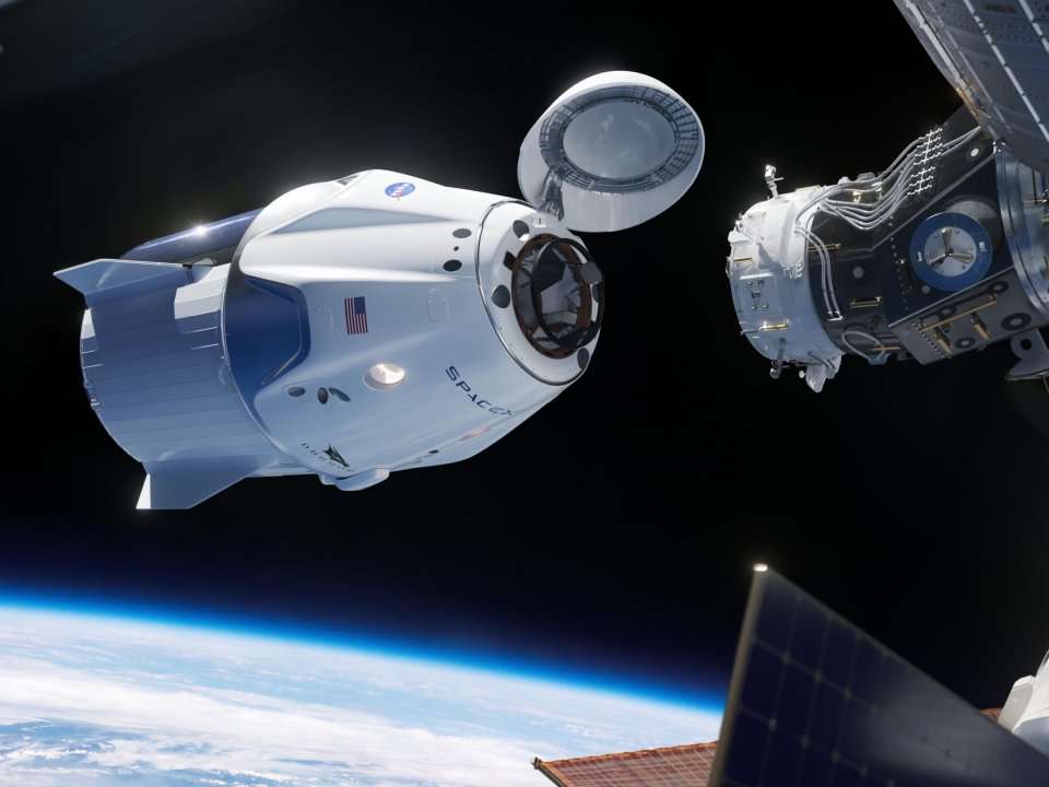 Spacexは宇宙飛行士が作った最初の商用宇宙船を国際宇宙ステーション Iss とドッキングしました これをnasaは 歴史的な業績 と呼んでいます