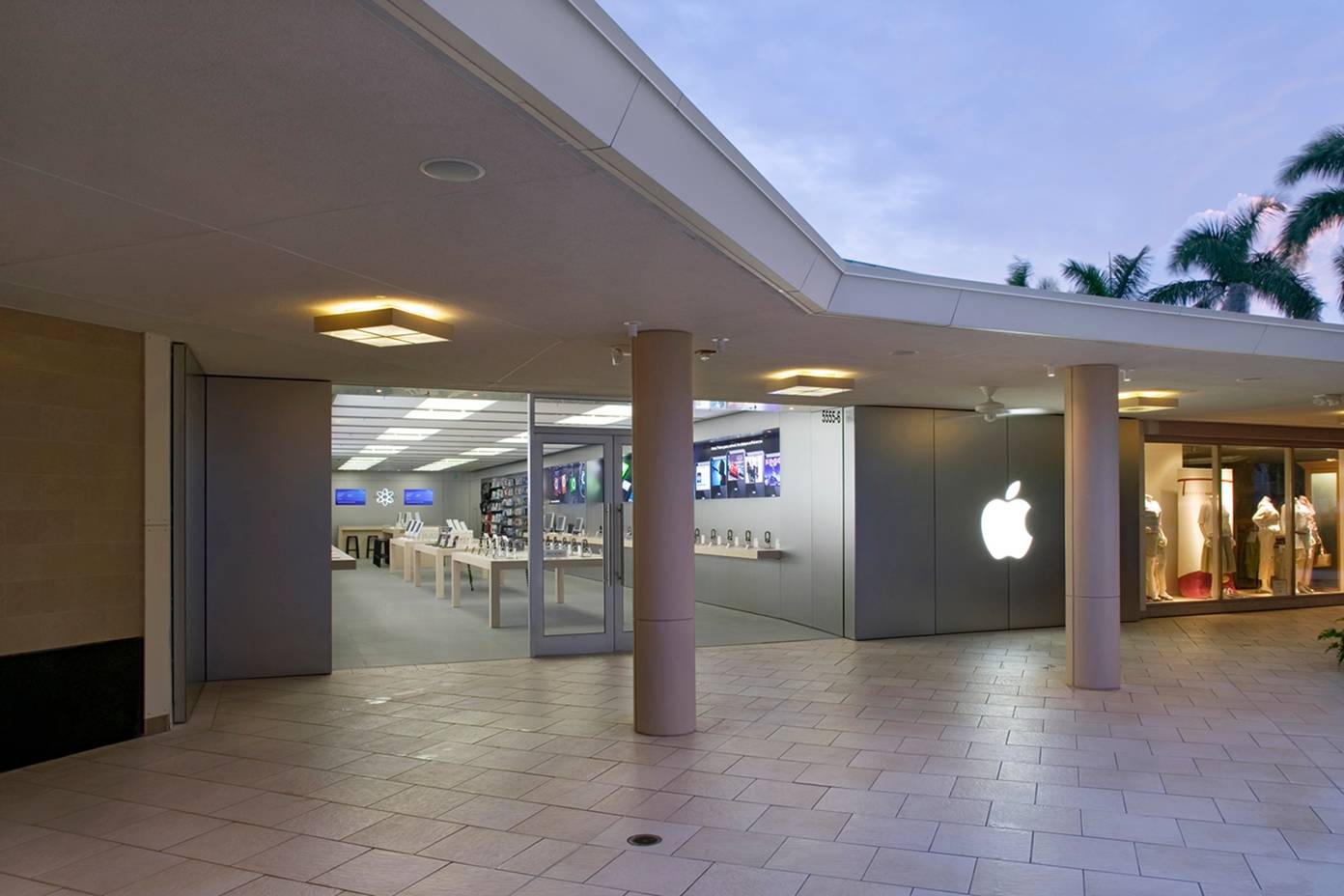 Waterside Shops - Apple Store - Apple