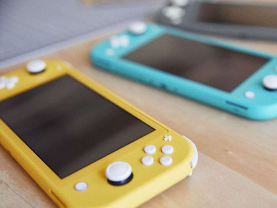 got to try the new $200 Nintendo Switch Lite before it arrives next month - here's how it compares to the | Business Insider India