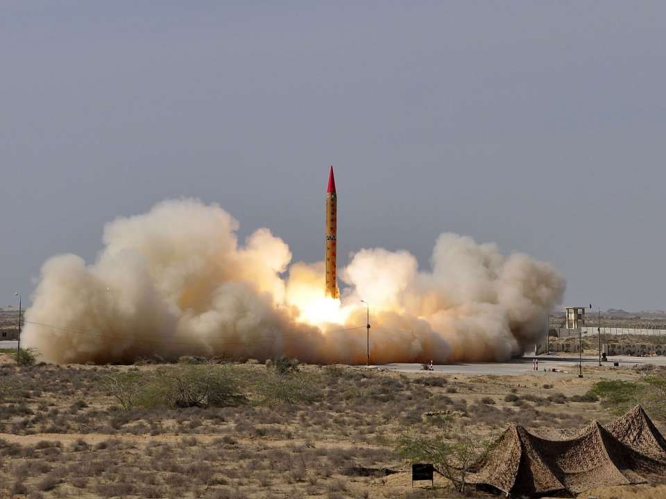 If India and Pakistan have a nuclear war, scientists say it could ...