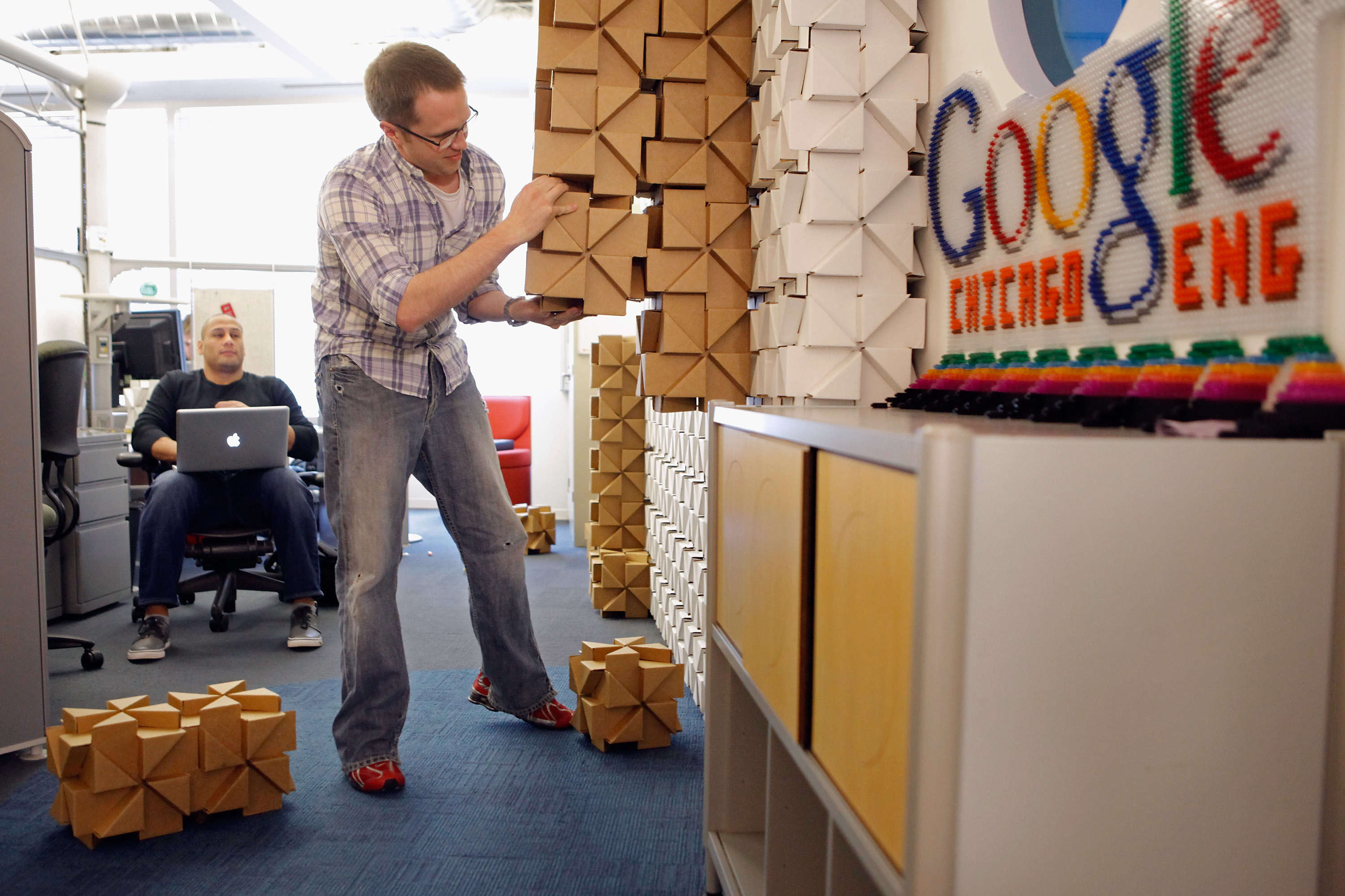 Lots add. Офис гугл. Офисы гугл в мире. Праздник в офисе гугл. Стена собираемая в гугл офисе.
