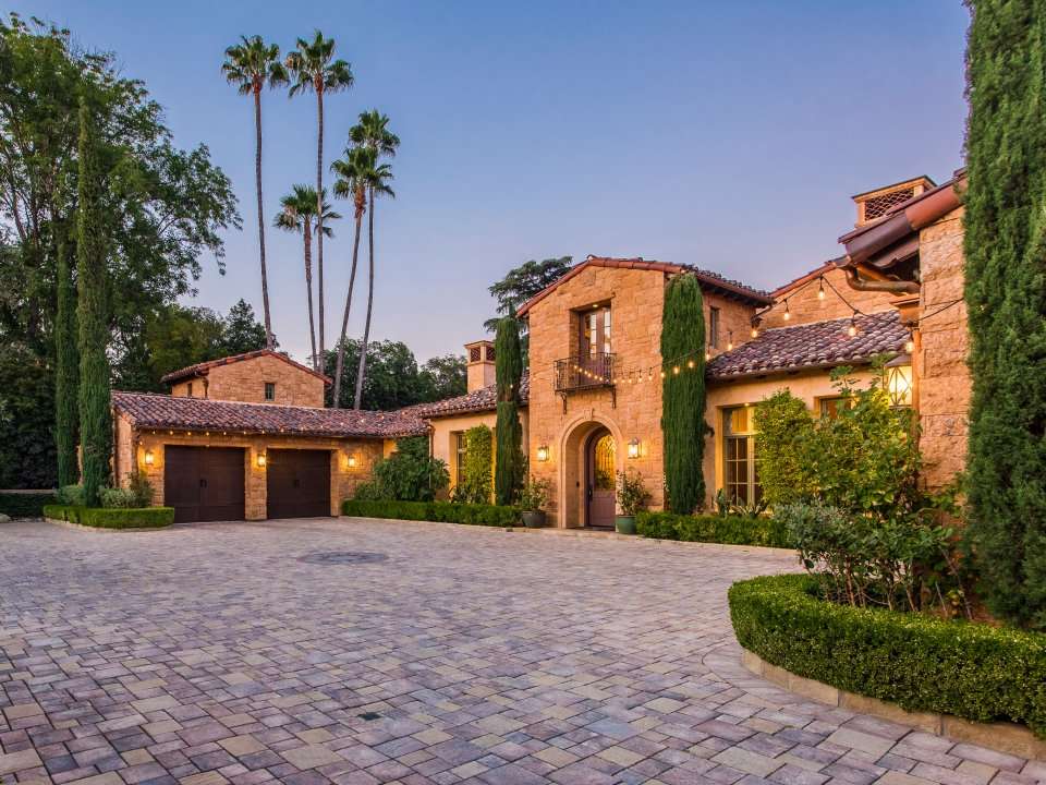 The 7 bedroom mansion made famous by HBO s Entourage is 
