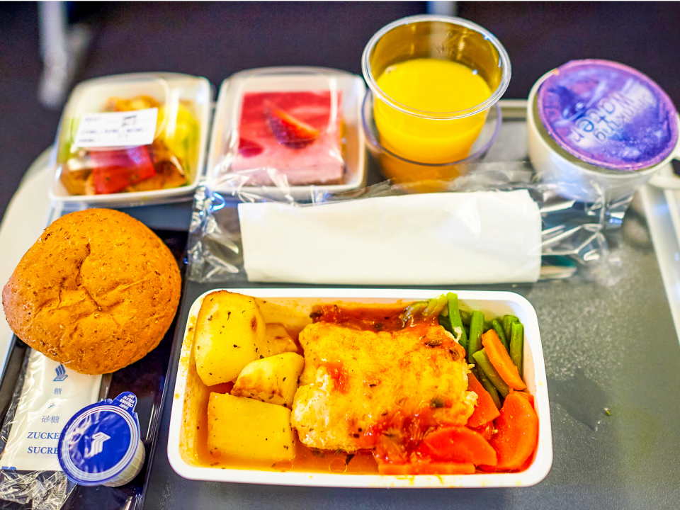 Why food tastes different on planes | Business Insider India