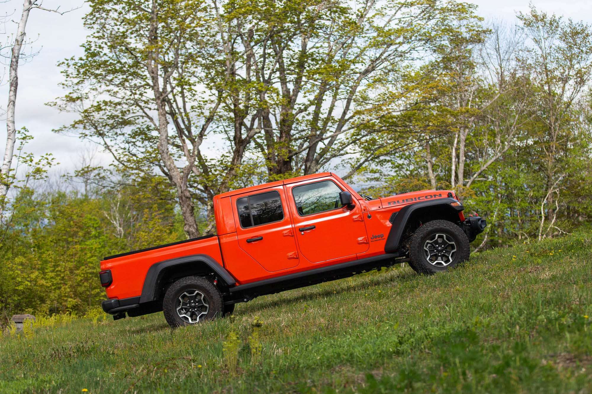 Review The Jeep Gladiator Pickup Truck Is A Monster Off Road But