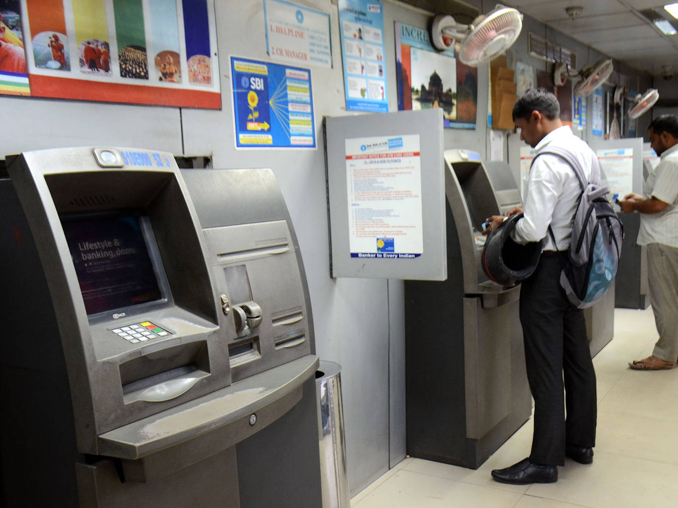 Limit Atm Cash Withdrawals To ₹5000 And Increase Atm Charges An Rbi Committee Reportedly