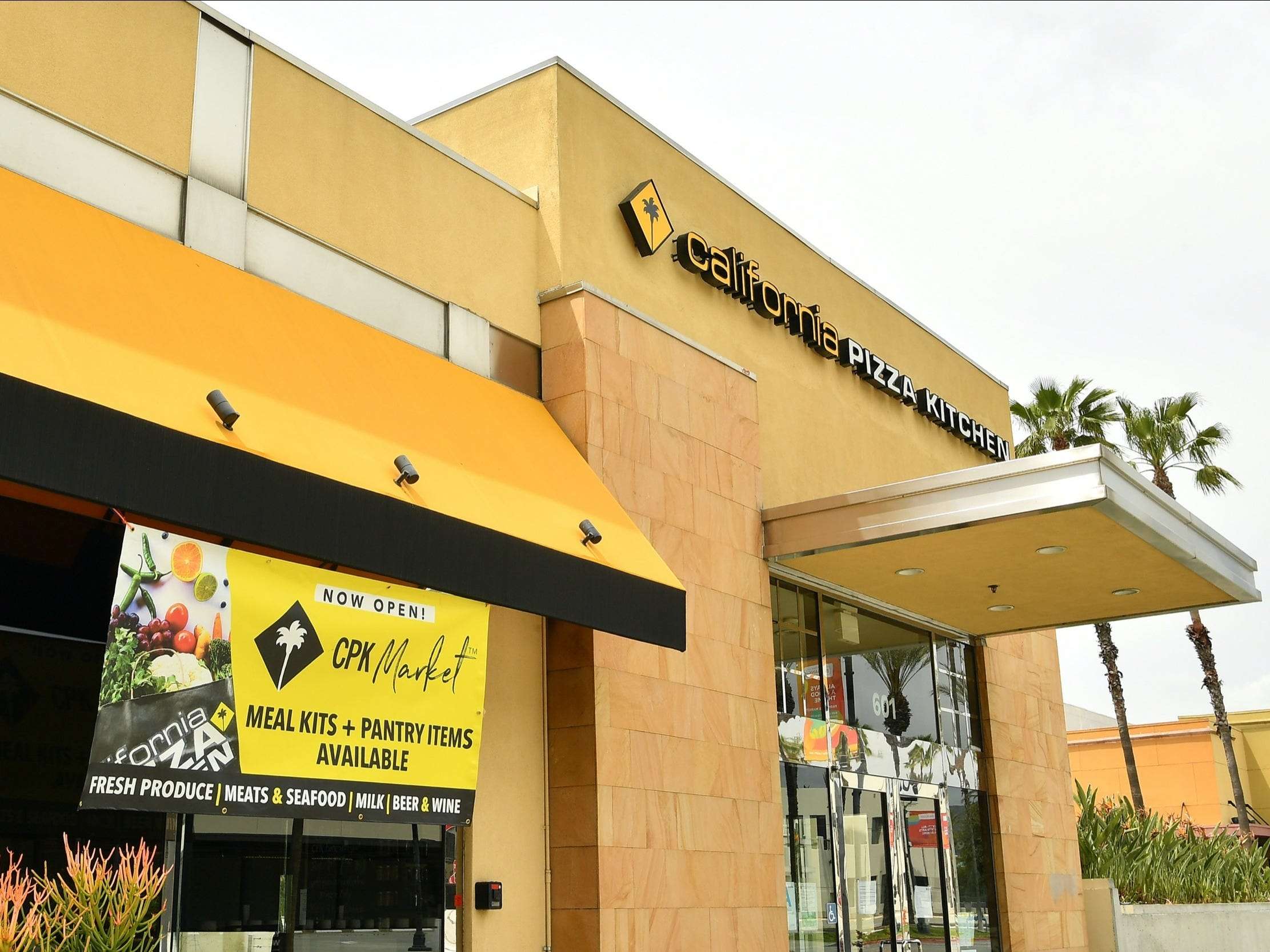California Pizza Kitchen Files For Bankruptcy Amid Pandemic Business Insider