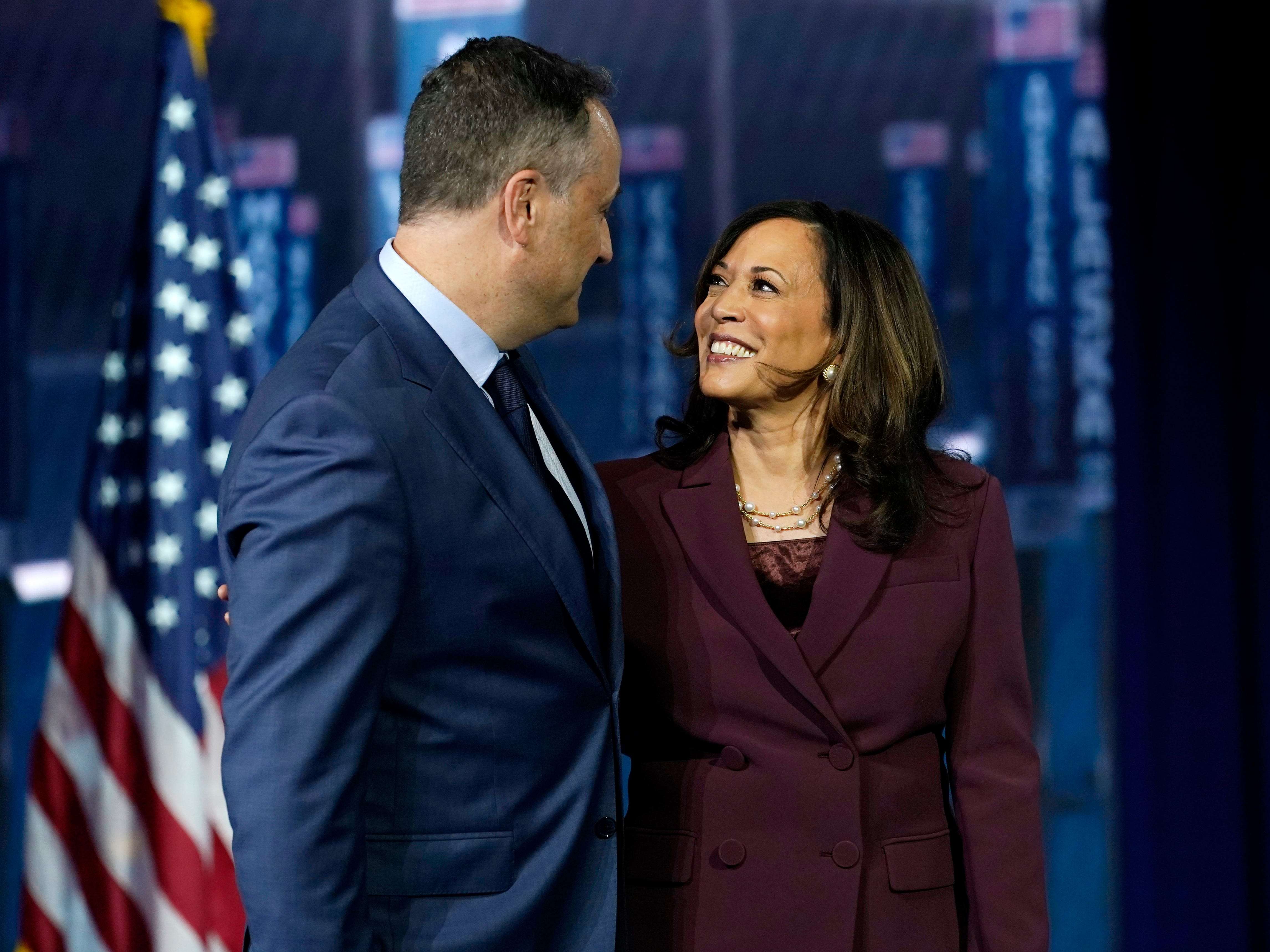 Kamala Harris Husband Doug Emhoff Describes Meeting Her As Love At First Sight Here S A Timeline Of Their Relationship Businessinsider India