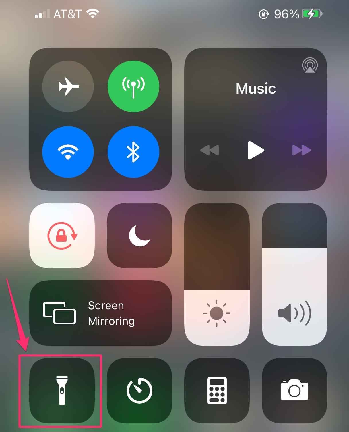 How to turn on the flashlight on your iPhone in 2