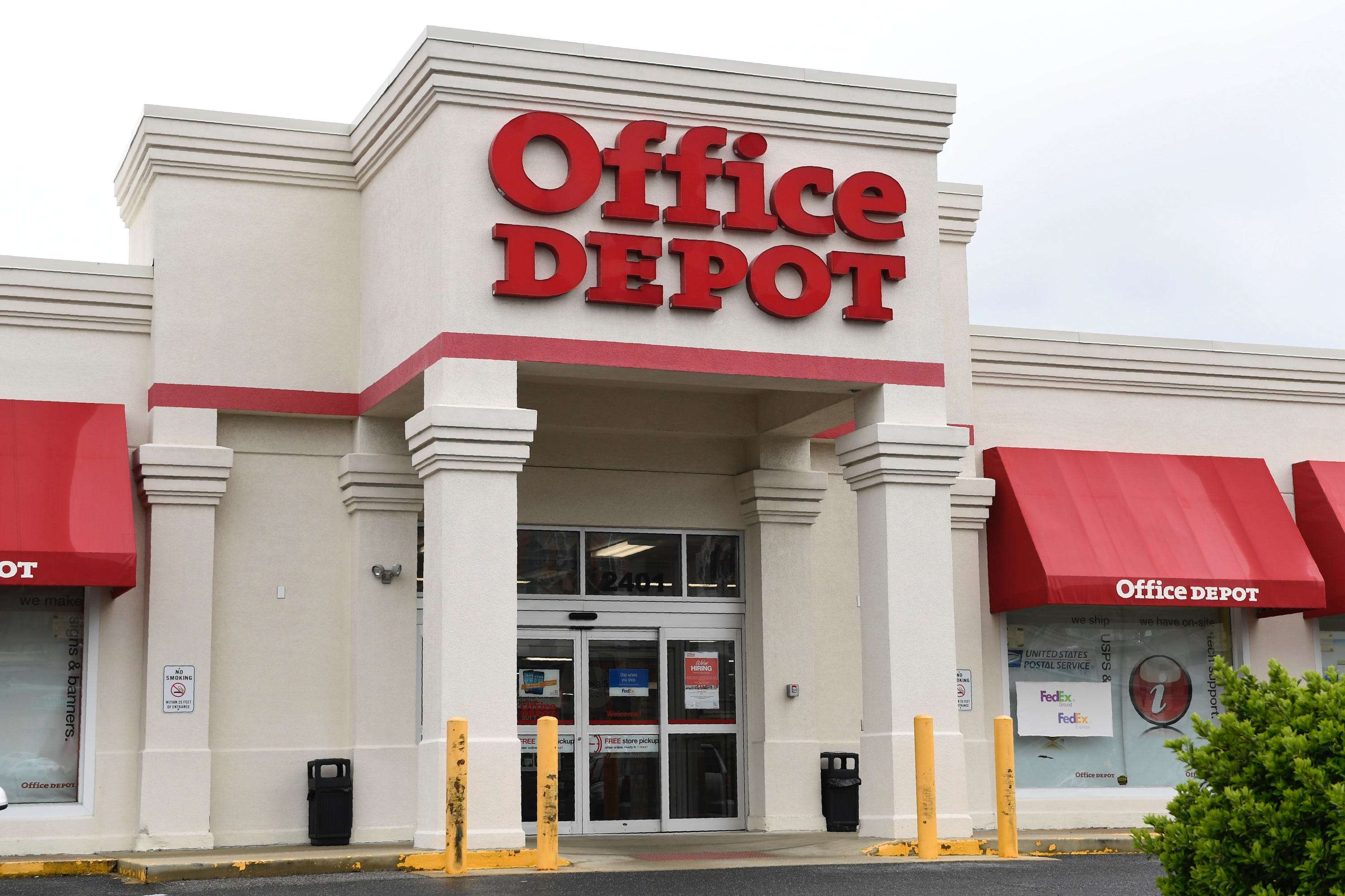 Staples is trying to buy Office Depot for a third time, this time offering  $ billion in cash for the competitor | Business Insider India