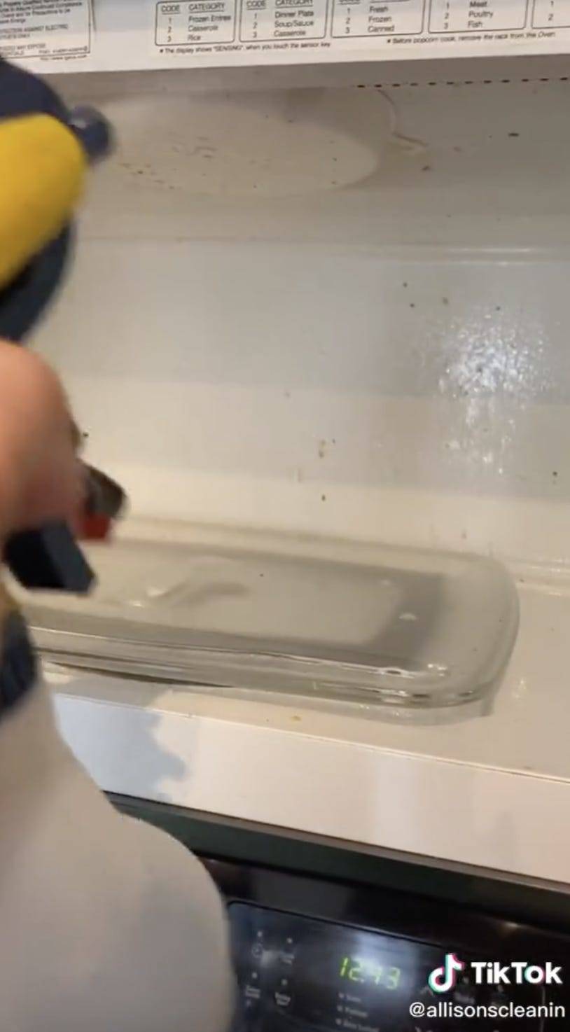 A TikTok cleaner shows how to make your gross microwave look new in ...