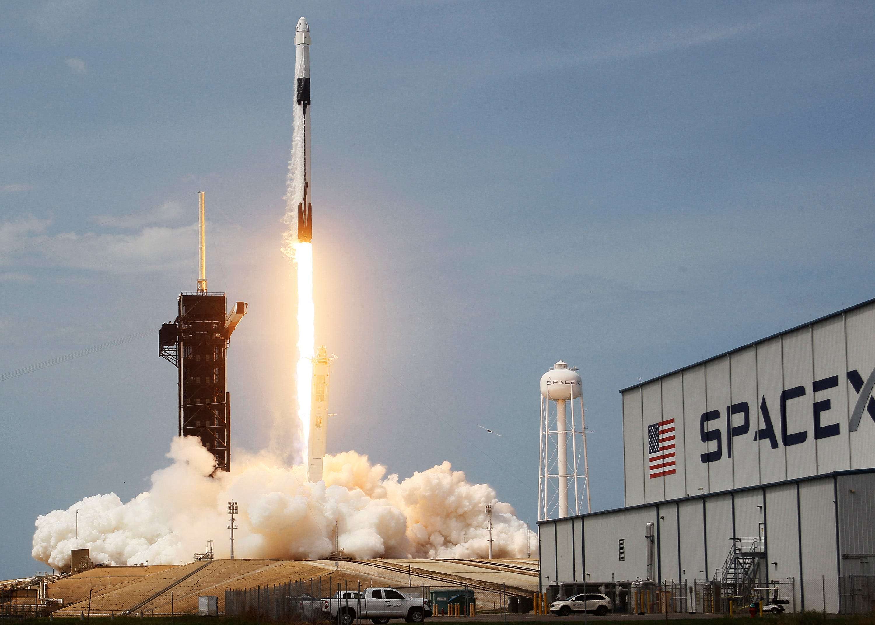 Watch SpaceX blast another 60 Starlink internet satellites ...