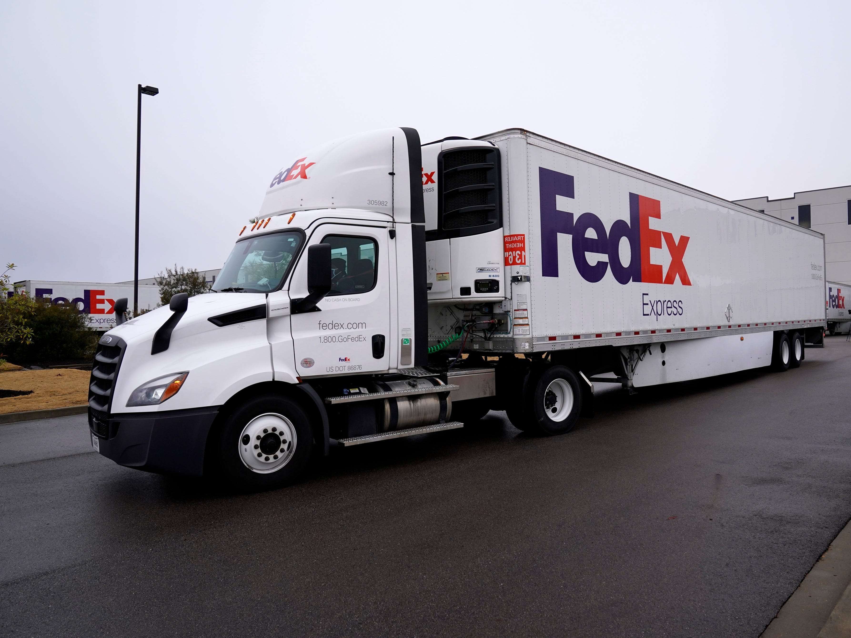 FedEx to 'reevaluate' its policy requiring employees to ...