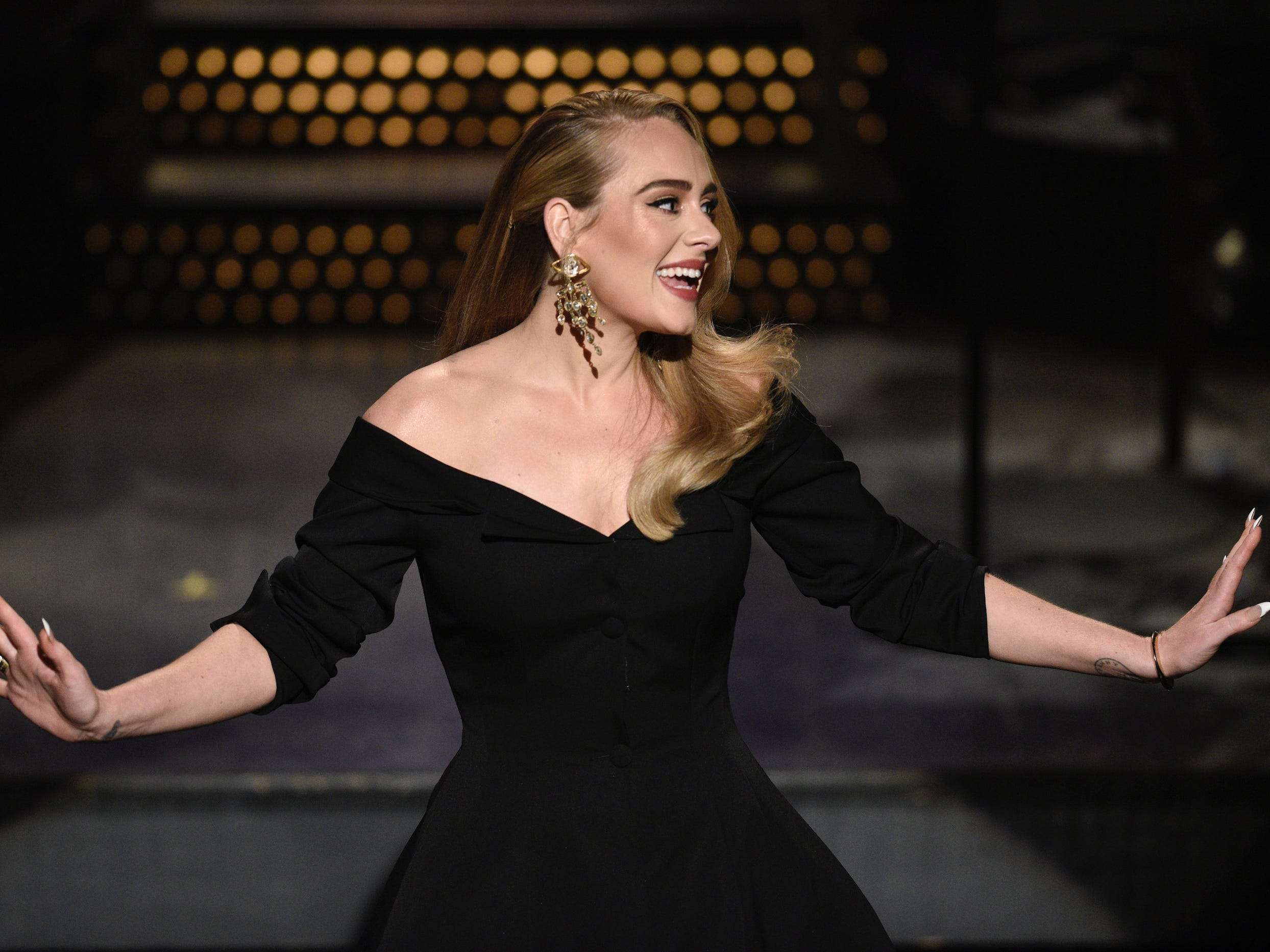 Fans Think Adele 'Looks Unrecognizable' In New Post-Oscars Selfie