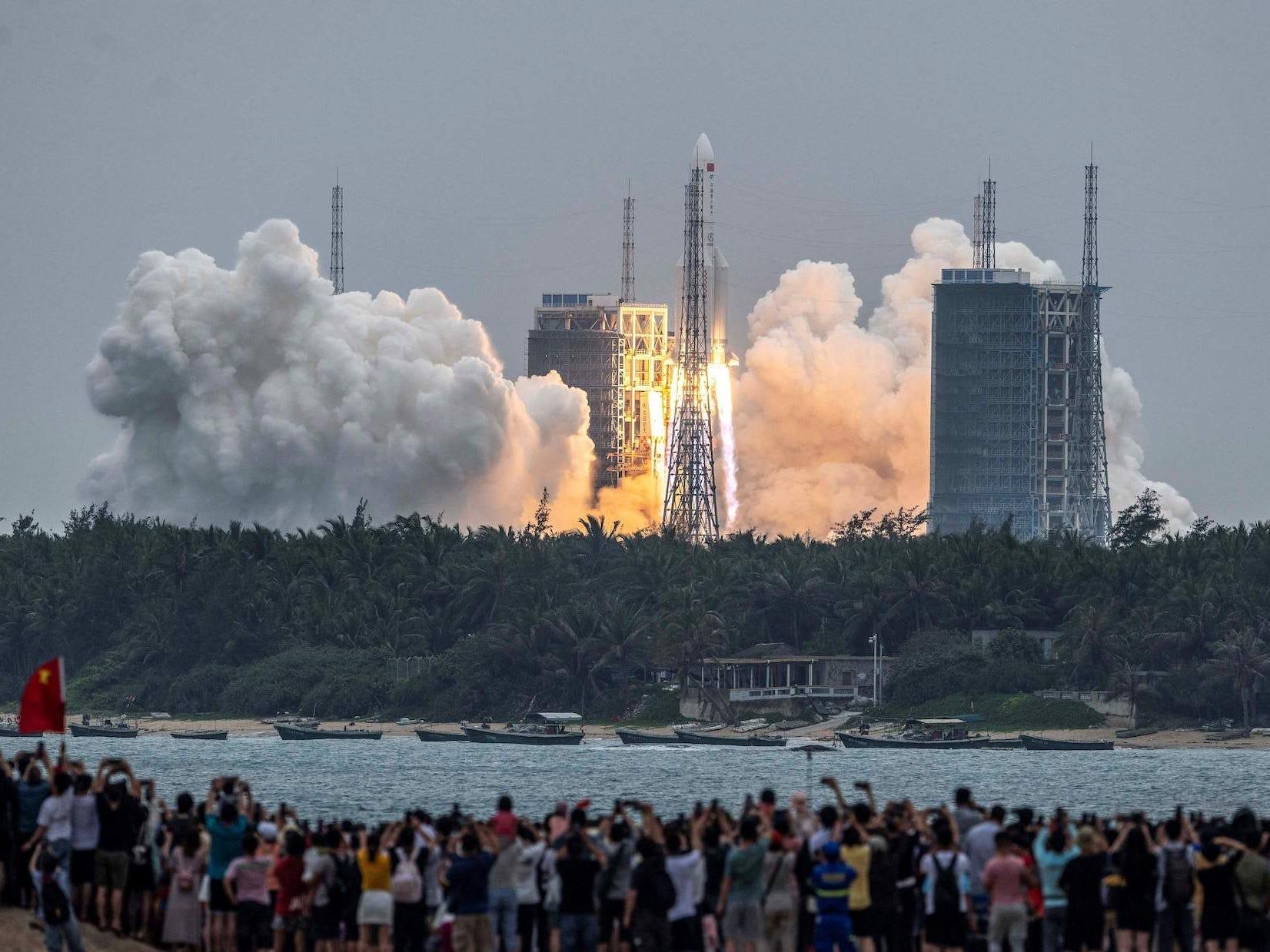 The US is tracking an uncontrolled Chinese rocket ...