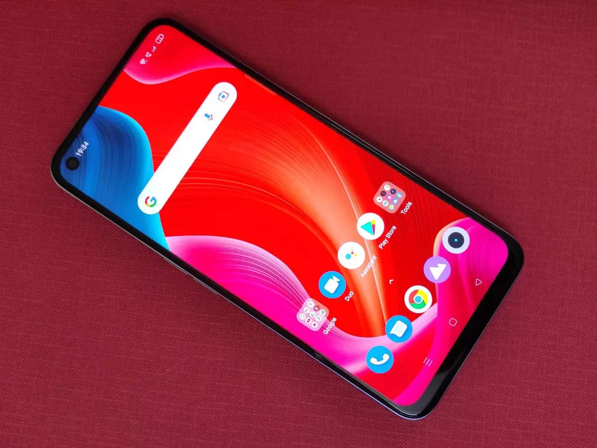 RealMe 8i Review with Pros and Cons - Bit Pricey? - MobileDrop
