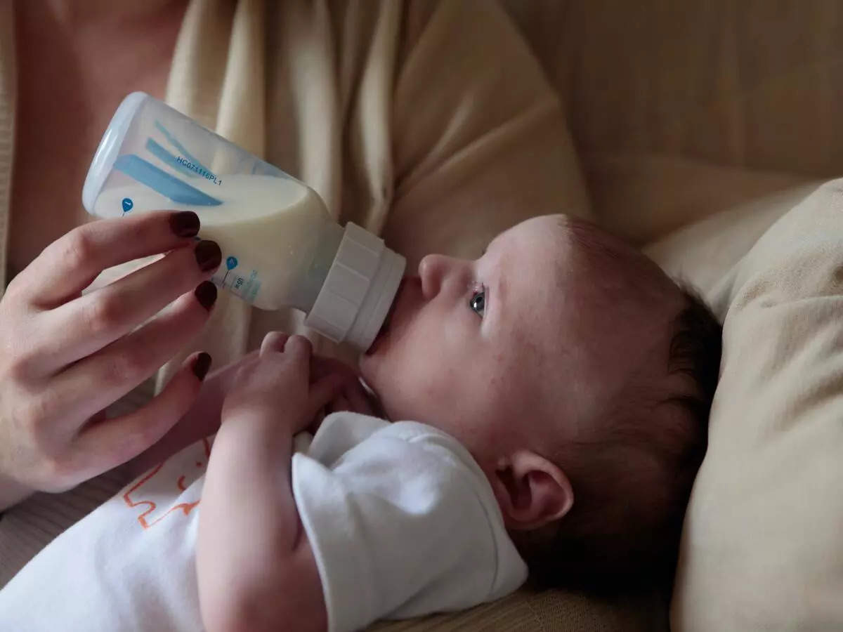Best glass feeding bottle for newborn babies in India | Business Insider  India