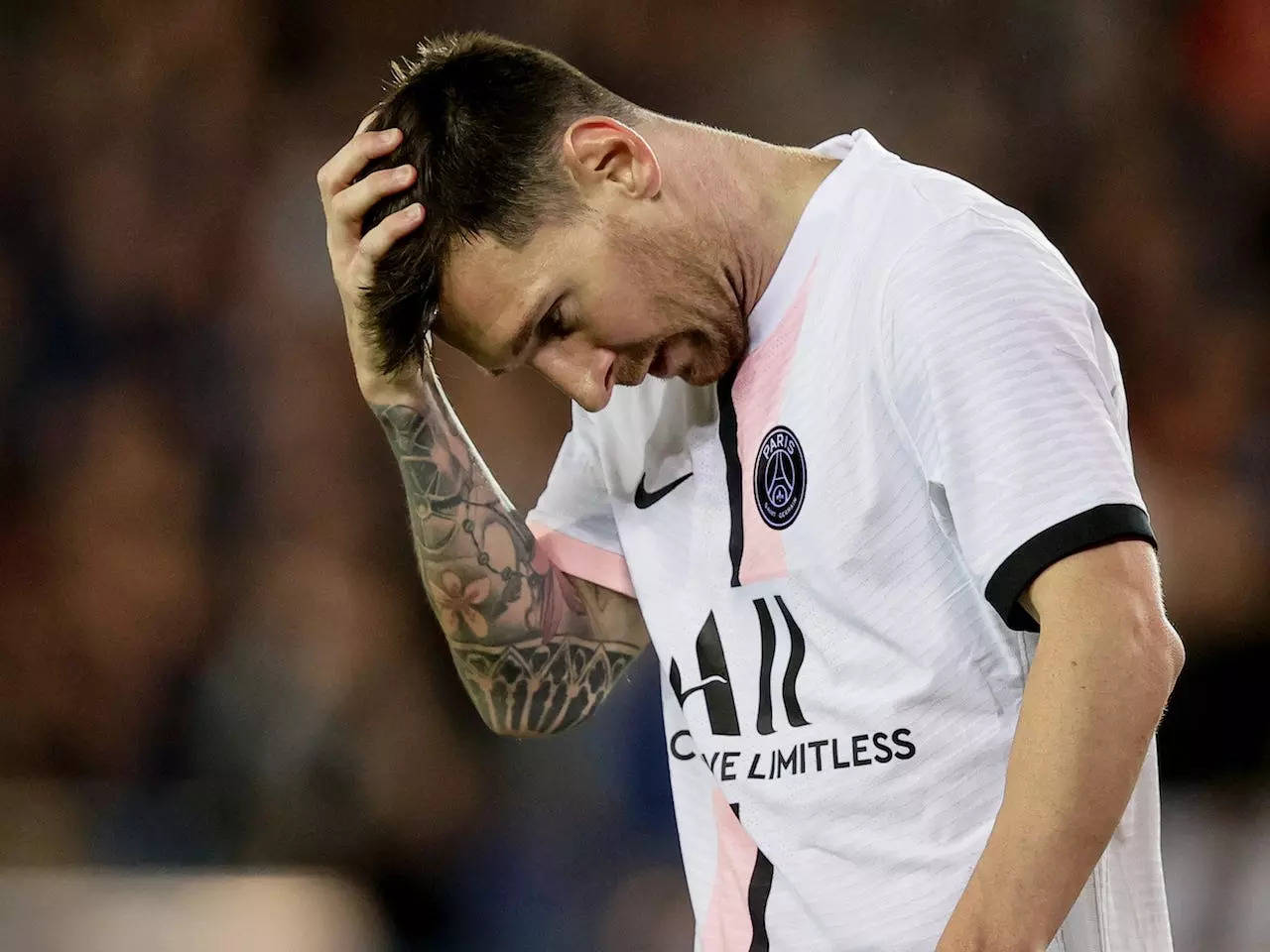 Photo of Lionel Messi a subi sa première défaite en tant que joueur au Paris Saint-Germain alors que le géant français a subi une défaite contre une équipe valant moins de 990 millions de dollars.