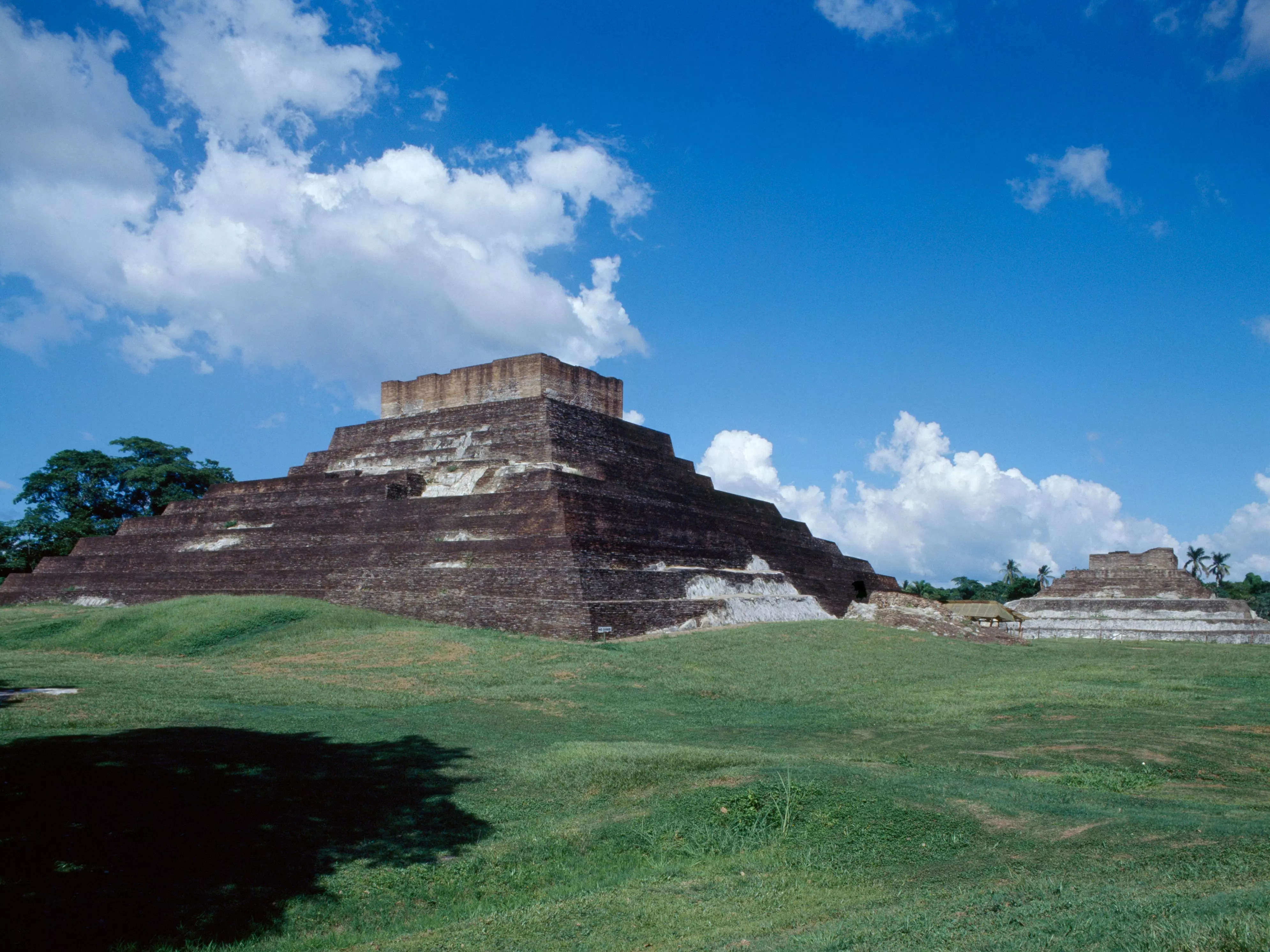 Los arqueólogos usaron láseres para encontrar cerca de 500 monumentos mesoamericanos escondidos en la jungla mexicana