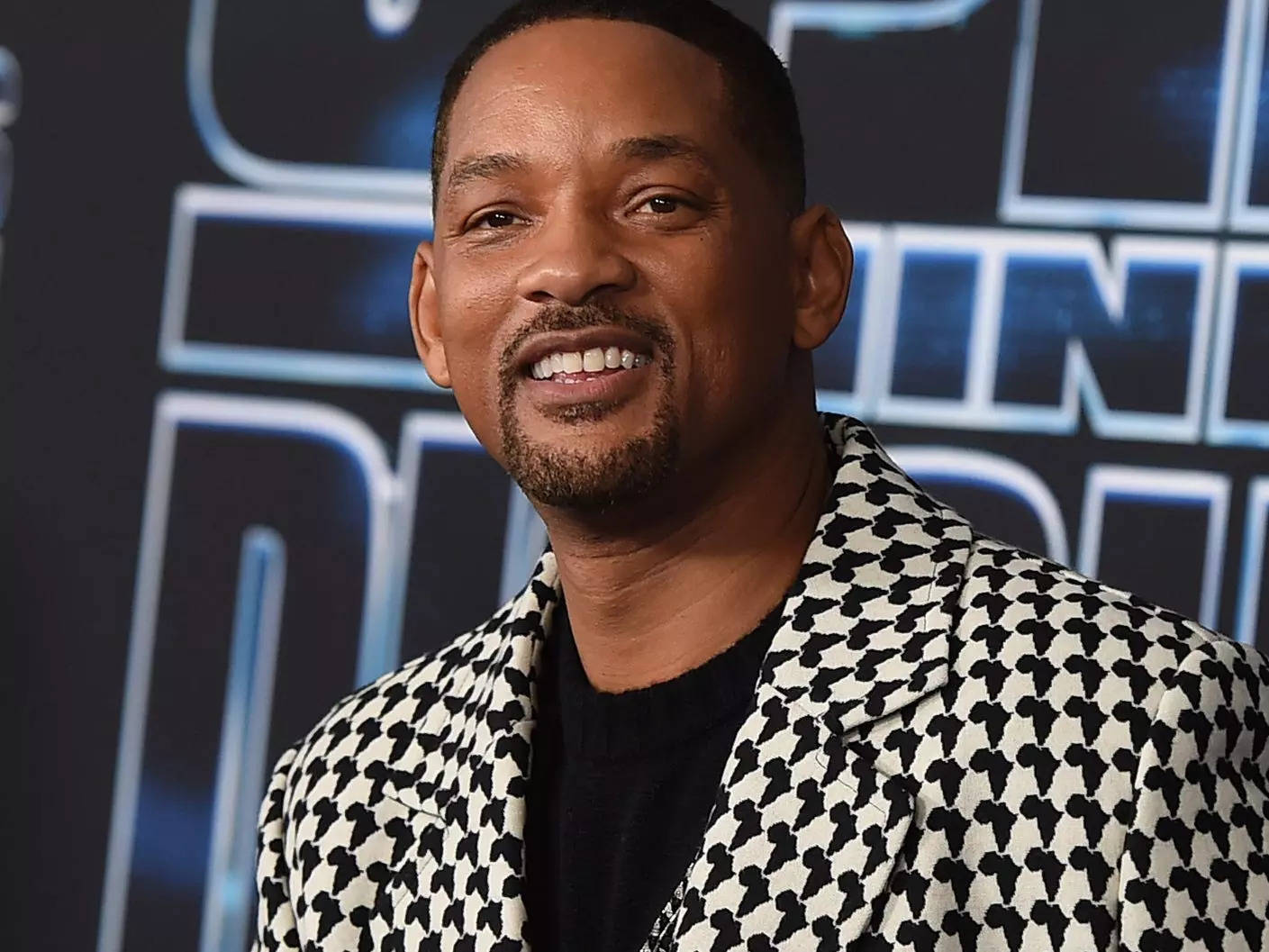 Will Smith recalls running home butt naked in the snow one night after being caught having sex by his friends dad Business Insider India