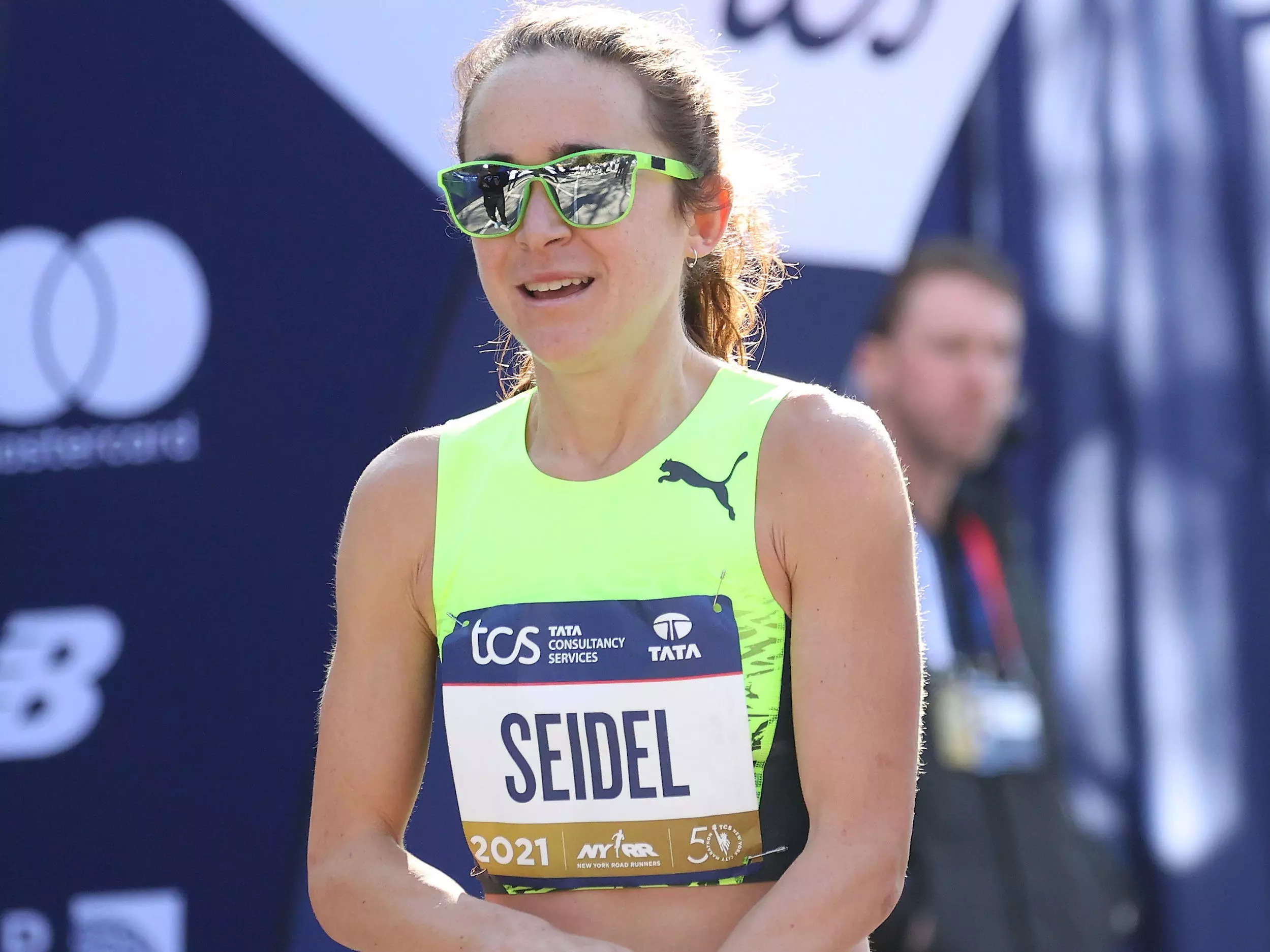 Molly Seidel a lutté contre la douleur de 2 côtes cassées tout en établissant un record américain au marathon de New York