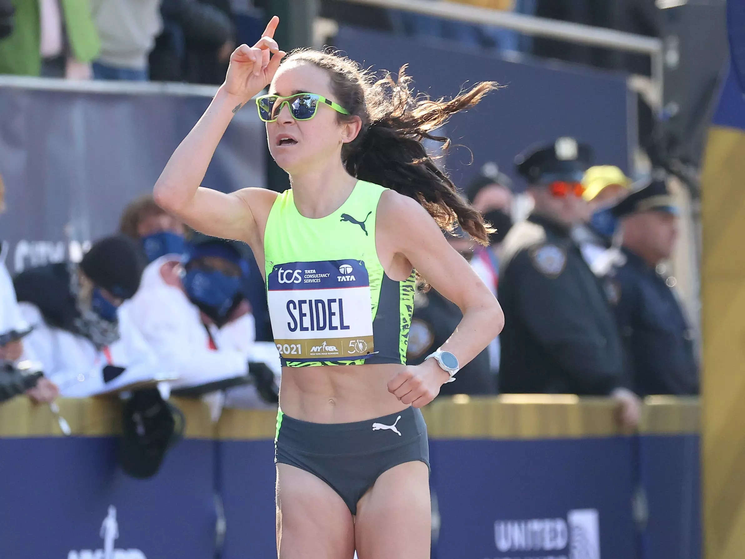 Molly Seidel a lutté contre la douleur de 2 côtes cassées tout en établissant un record américain au marathon de New York