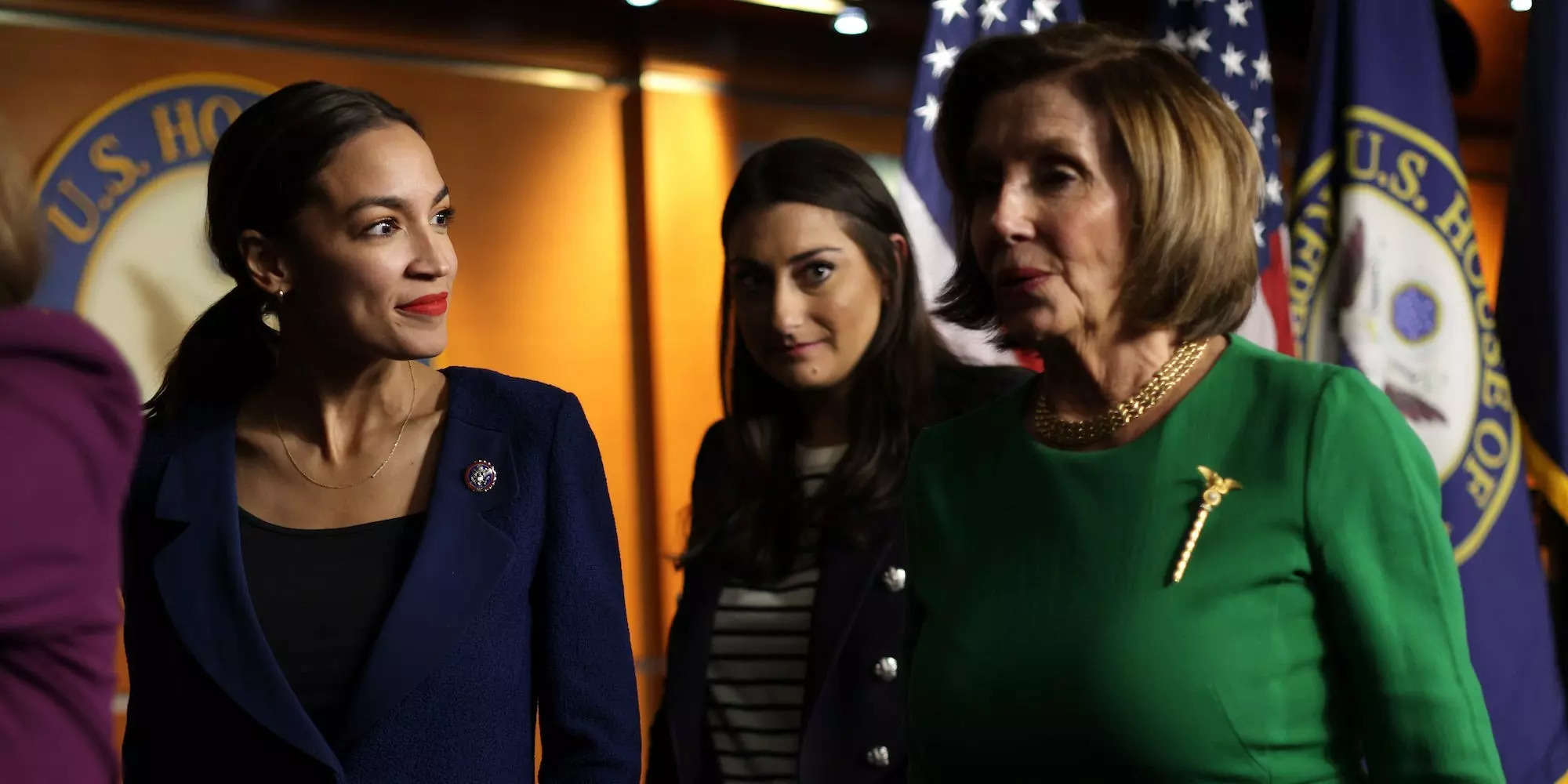 AOC pushed back on Nancy Pelosi&#39;s stance against banning congressional stock -trading: &#39;We write major policy and have access to sensitive information&#39;  | Business Insider India