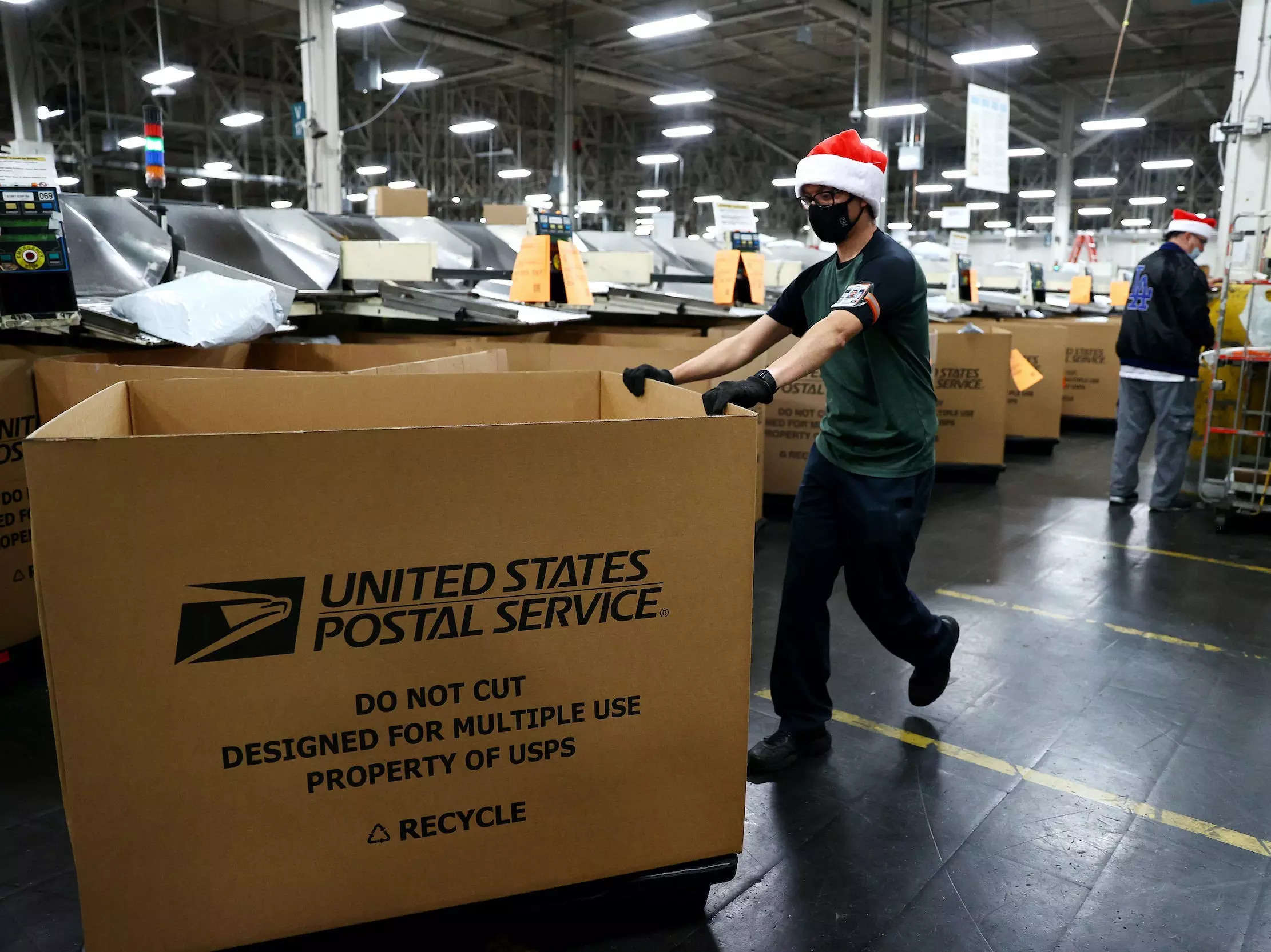 
The US Postal Service is getting hit by Omicron after it survived the holiday season by enlisting tens of thousands of workers
