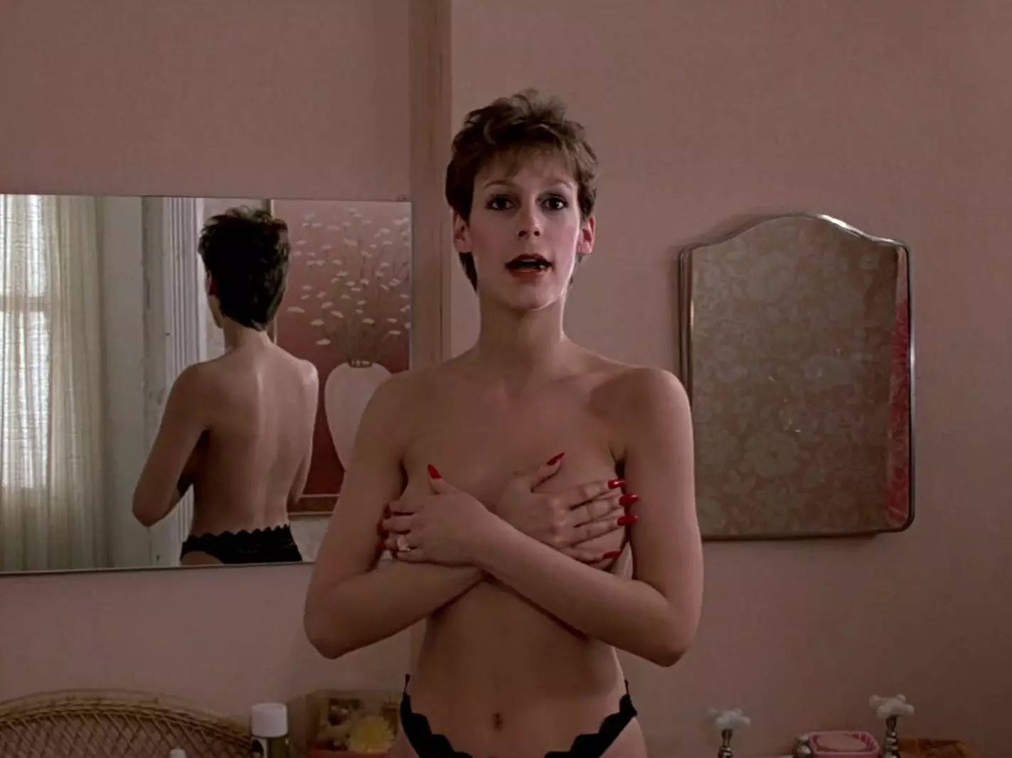Jamie lee curtis boobs in trading places