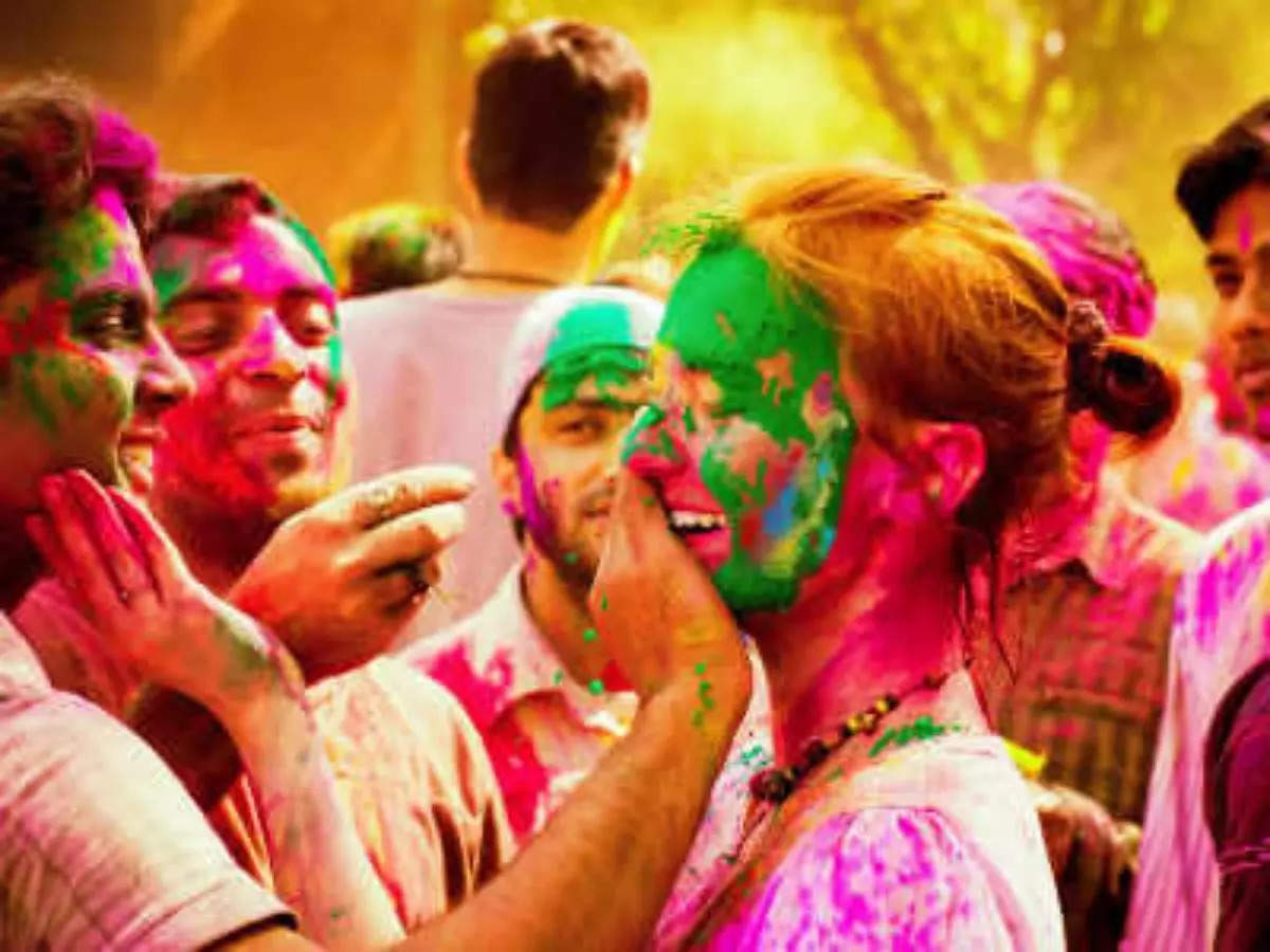 Happy Holi quotes and messages for facebook and whatsapp Status