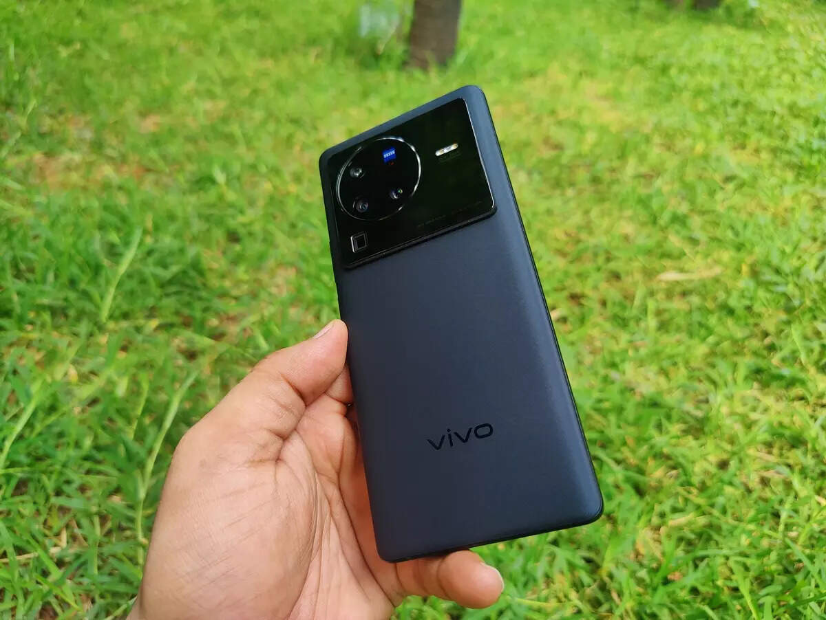 Vivo X80 Pro Review: A Device With Powerful Cameras and a Snapdragon 8 Gen  1 Under The Hood