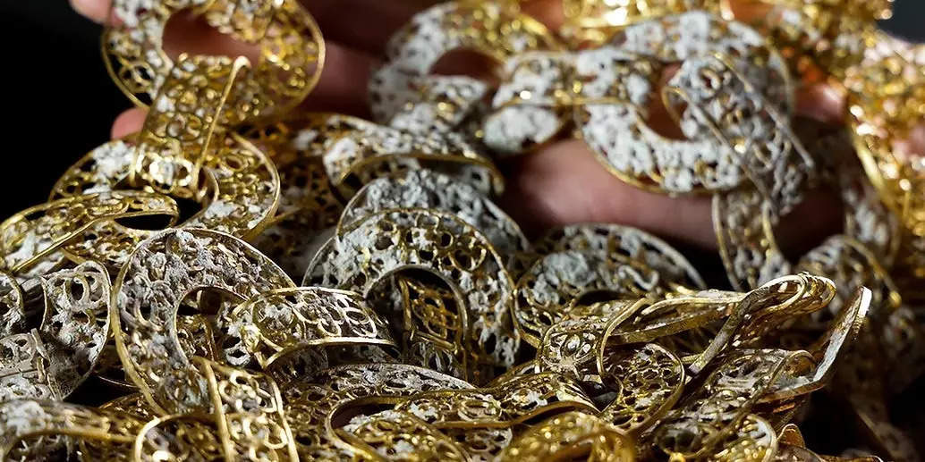 Fascinante tesoro de oro y joyas del naufragio de un galeón español del siglo XVII descubierto en las Bahamas