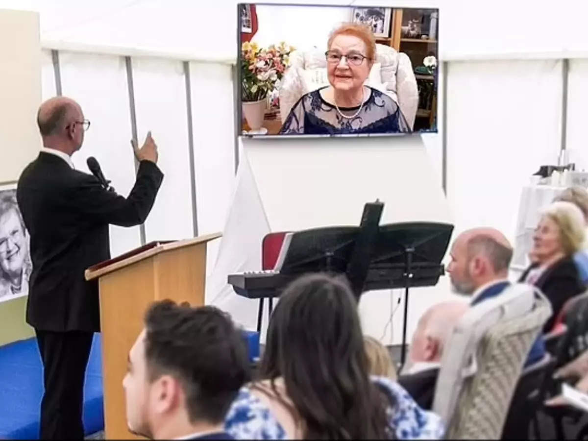 An 87-year-old woman pulls a Tony Stark by giving a speech at her funeral via AI-powered holograph