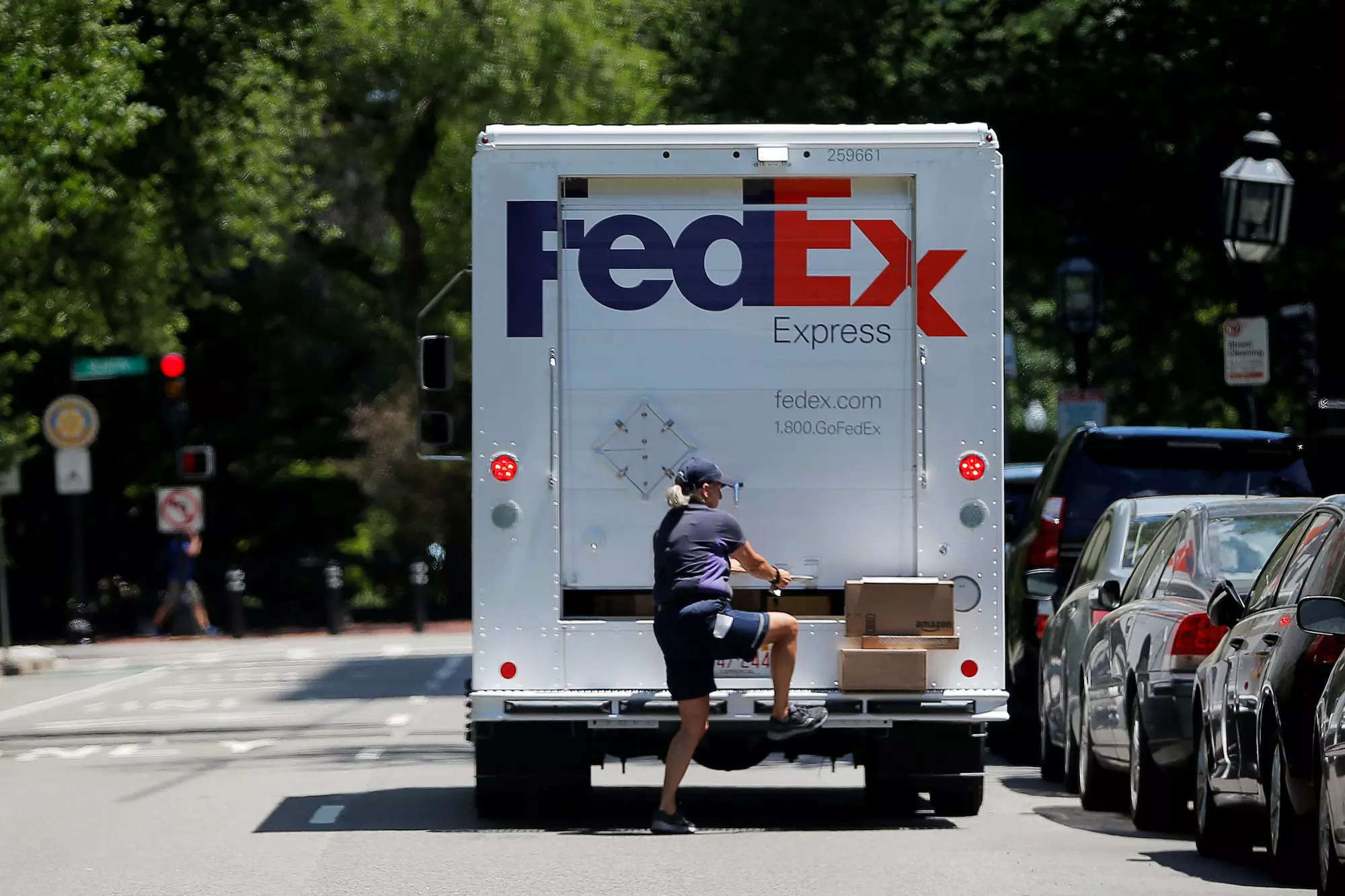 FedEx chief tells US to brace for stagflation as not enough workers to meet tight demand