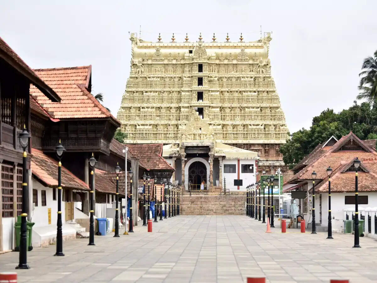 Decades-old crocodile of Sri Ananthapadmanabha Swamy temple in ...