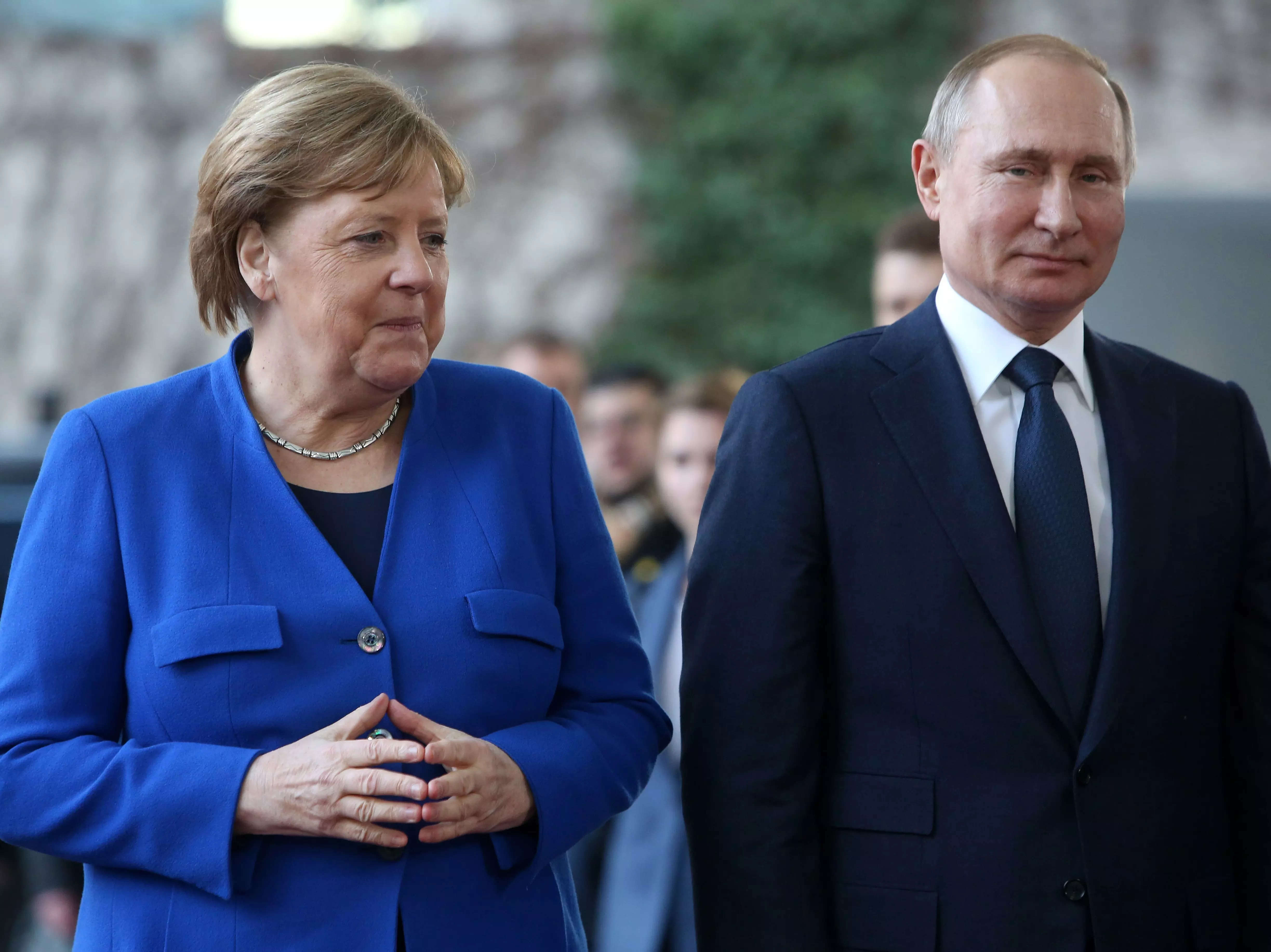 Die frühere deutsche Bundeskanzlerin Merkel verteidigt die Entscheidung ihrer Regierung, riesige Mengen russischen Gases zu kaufen, und sagt, sie bereue es nicht, weil es für die Zeit richtig war