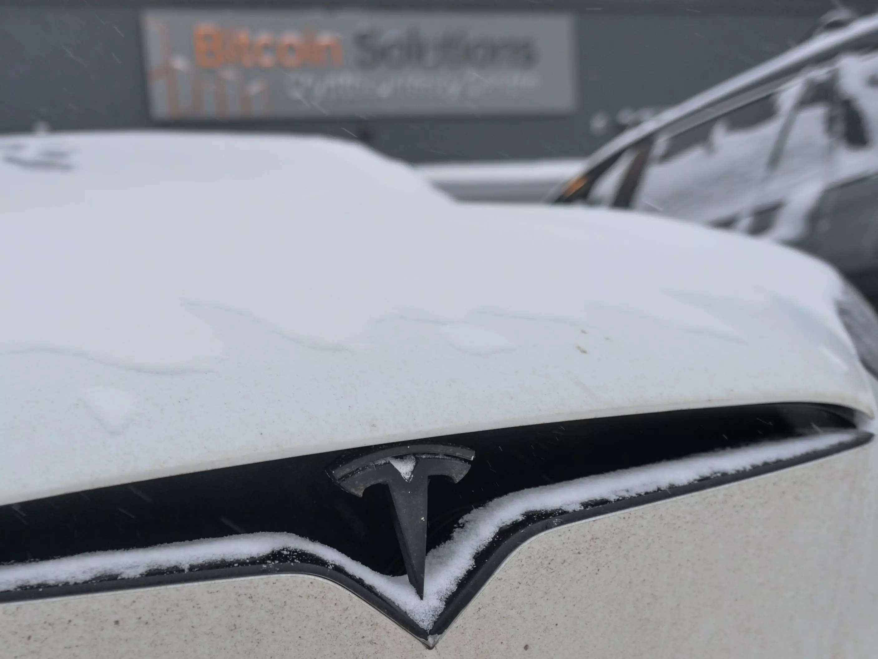 Tesla owner goes viral after his car would not charge in the cold