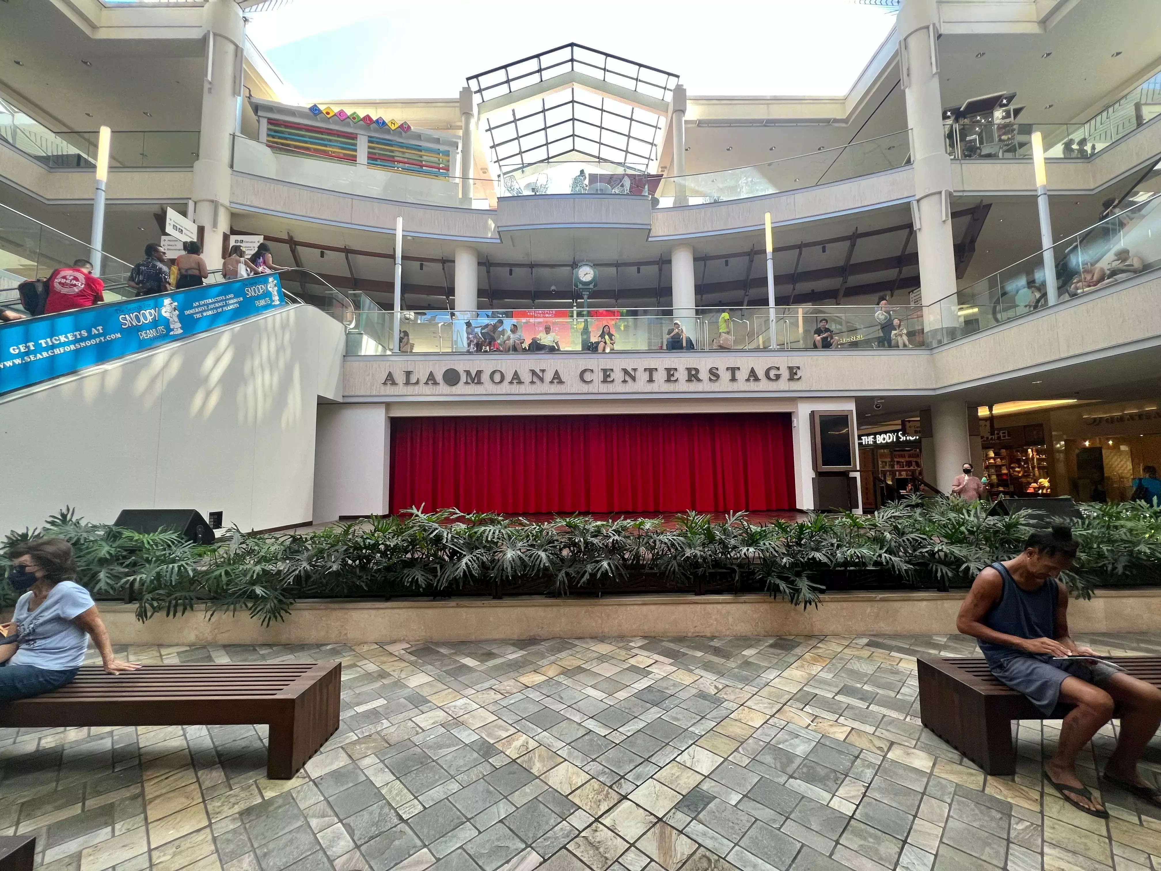 I visited the world's largest open-air shopping mall in Hawaii