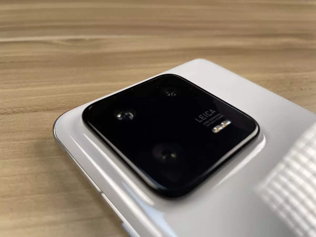 Xiaomi 13 and Xiaomi 13 Pro hands-on photos reveal large camera modules and  design differences -  News