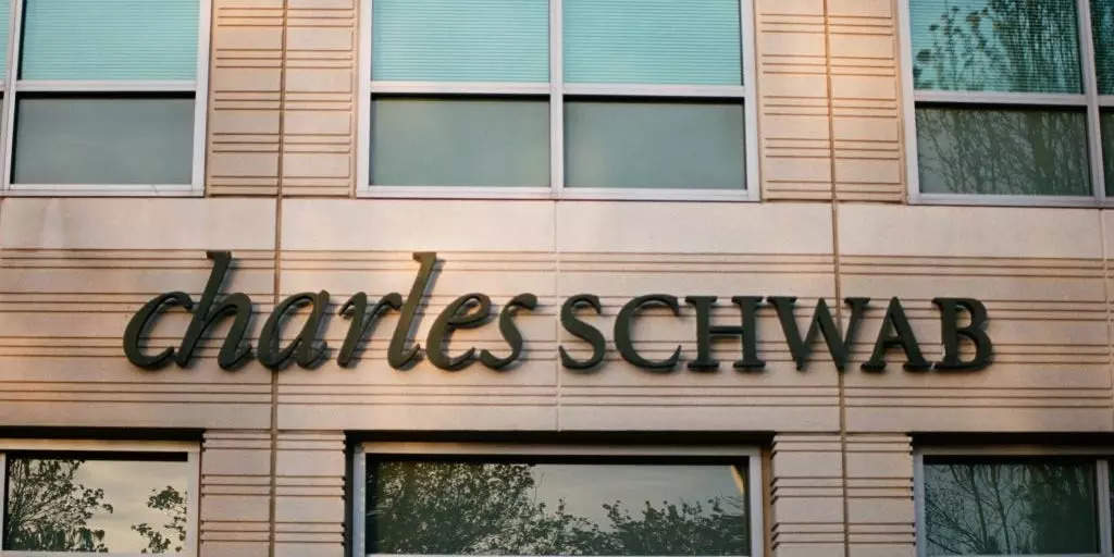 Charles Schwab purchasers poured in $17 billion final week because the spiraling financial institution disaster despatched cash to a ‘secure port in a storm’