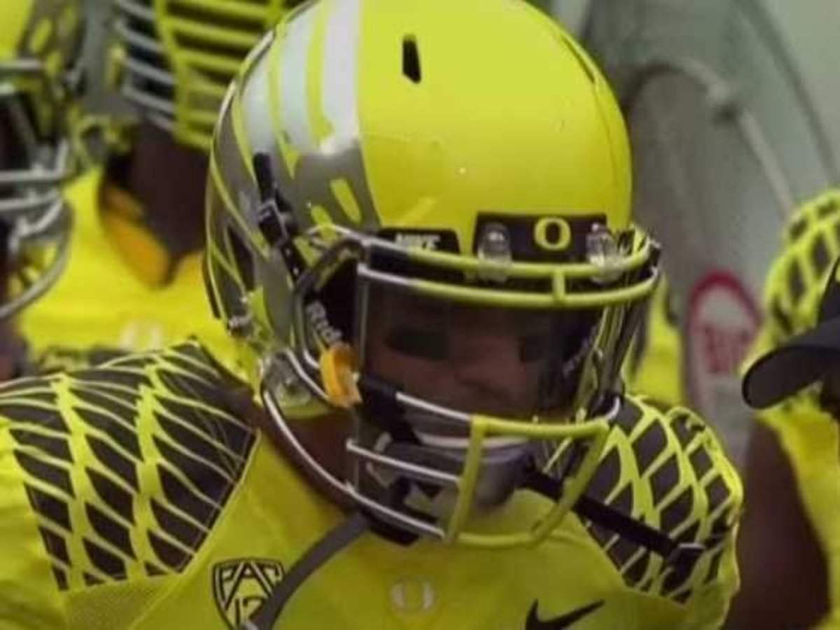 Oregon Is Wearing Ridiculously Bright All-Yellow Uniforms