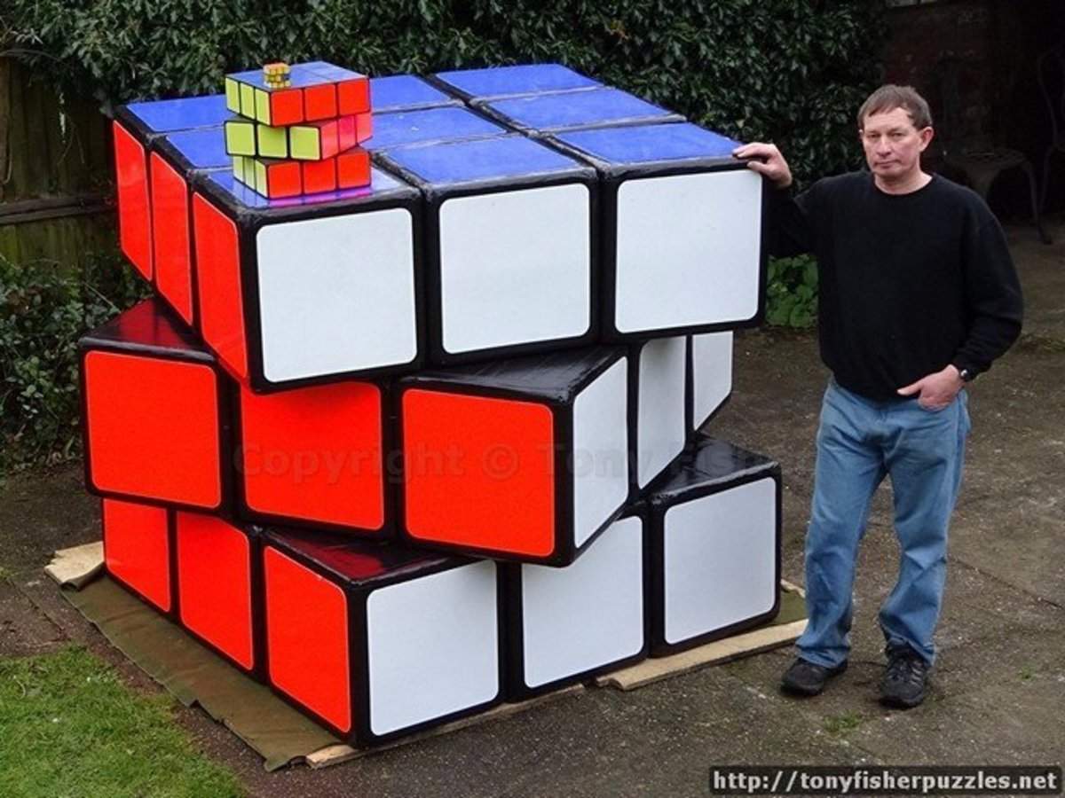 Включи куб 5. Кубик рубик 33x33x33. Самый большой кубик Рубика 3х3 в мире. Rubiks Cube 17x17. Самый большой куб Рубика 3х3 в мире.