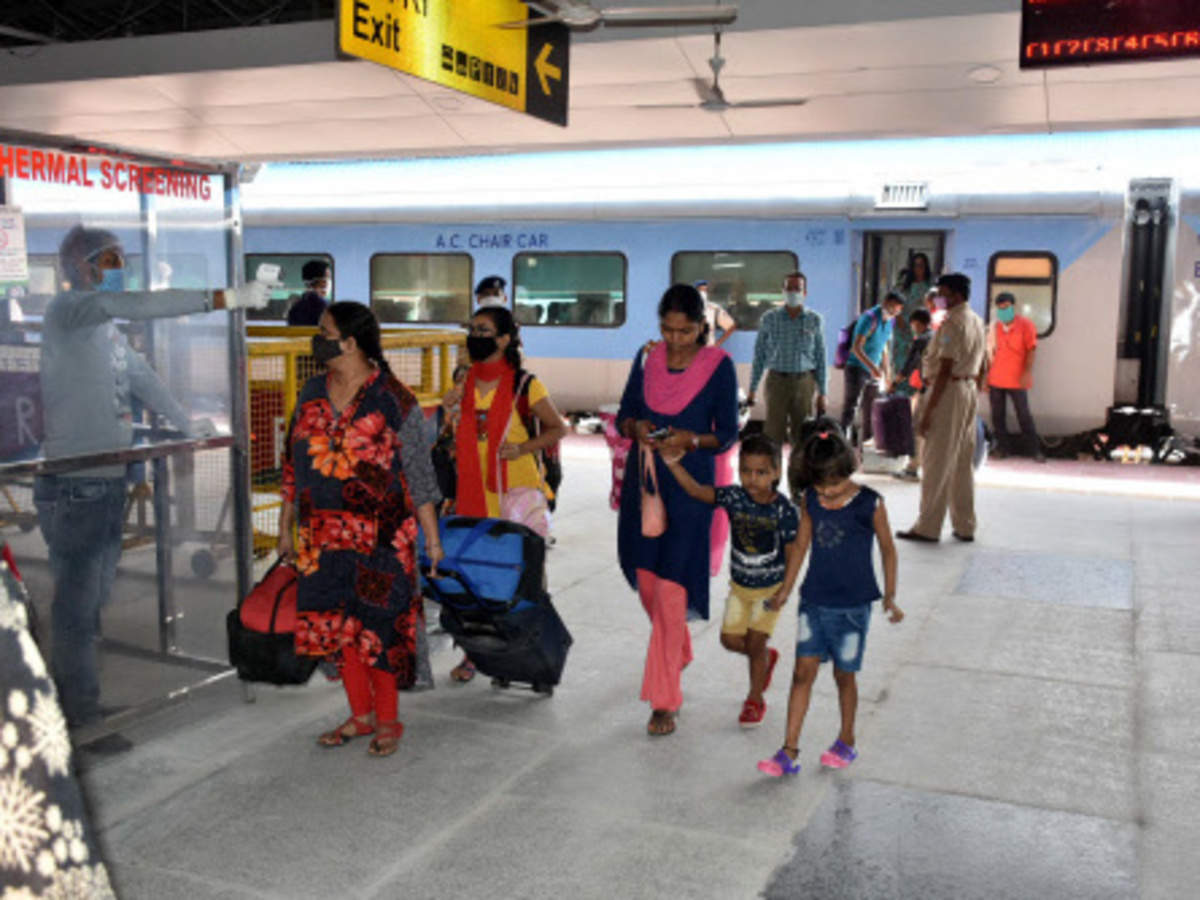 Railways ready to open Mumbai local trains for all commuters | Business  Insider India