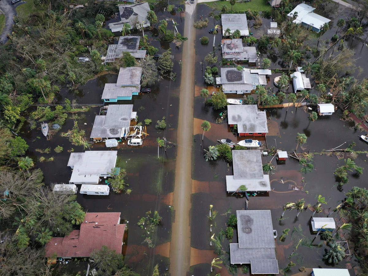 Hurricane Ian videos shows flooding, strong winds, destroyed Florida homes