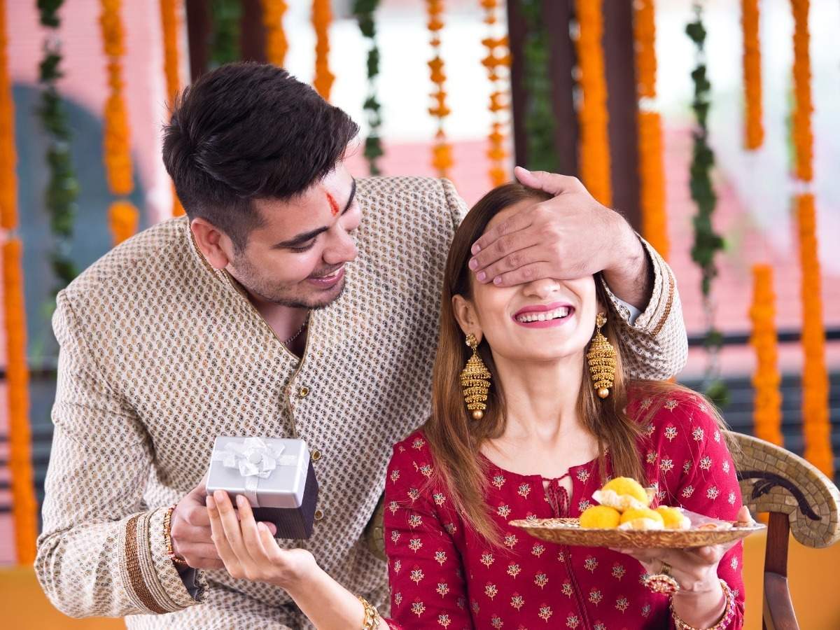 Bhai Dooj 2020 date, time, vidhi and schedule - Everything you need to know  | Business Insider India