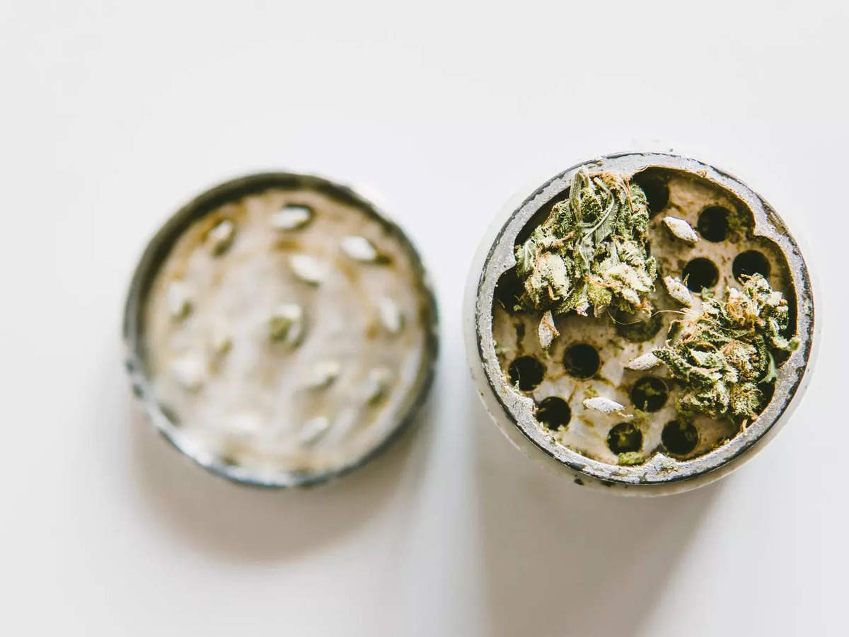 How to properly clean a cannabis grinder to remove stuck-on weed and oils
