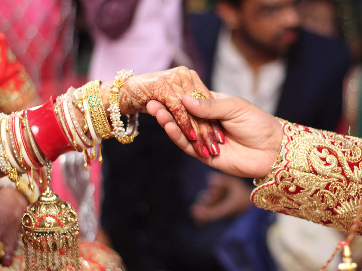 A couple is suing their son and daughter-in-law for $650,000 for not giving  them a grandchild | Business Insider India