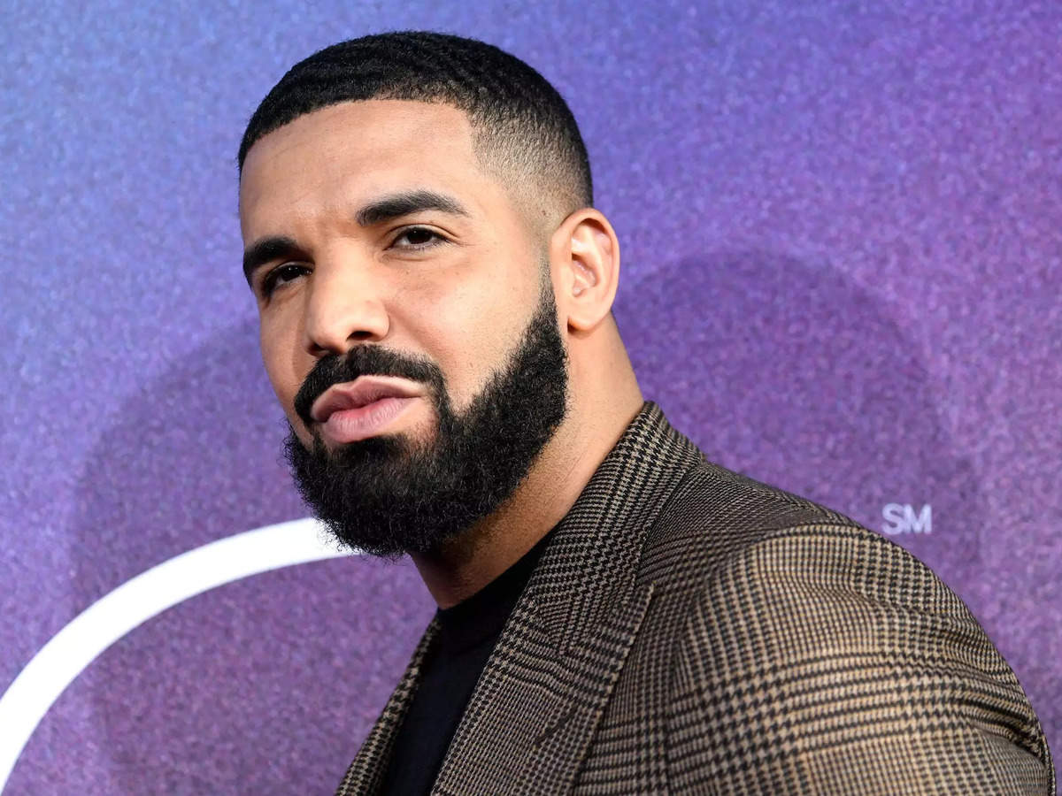 Drake Sports Afro Puffs & Pink Hair Clips, Social Media Roasts Him