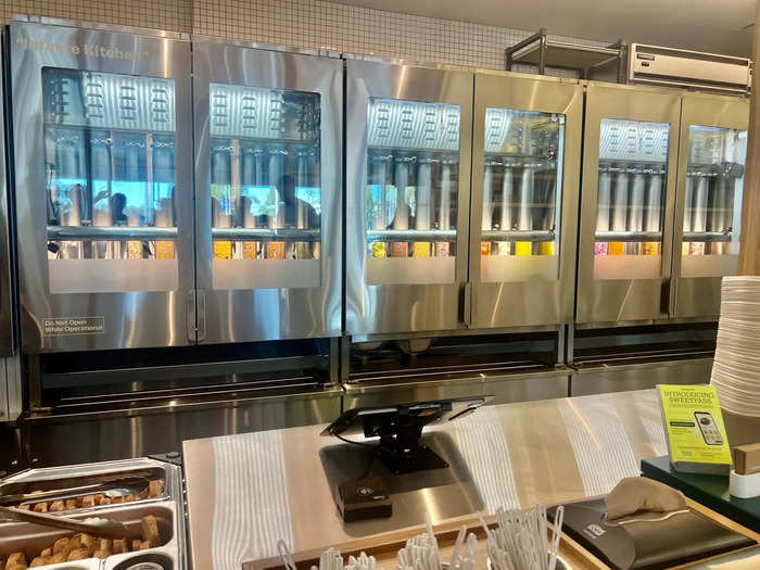 Sweetgreen is leaning into restaurant automation with its Infinite Kitchen concept. It has two locations, but more are on the way. 