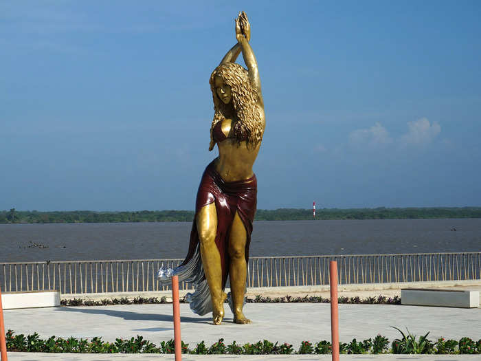 The statue depicts Shakira shaking her hips in an iconic pose from her "Hips Don't Lie" music video.