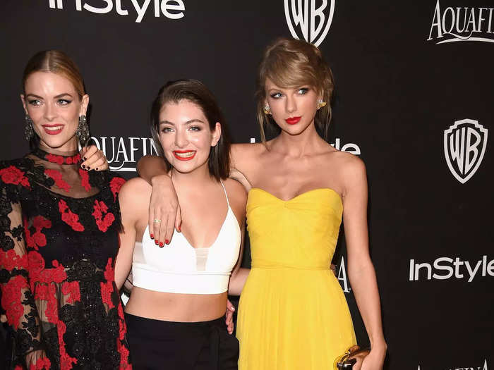 Taylor Swift played it safe at a 2015 Golden Globes after-party.